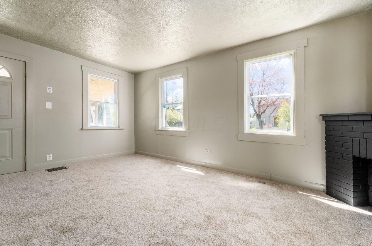 574 Hampton Rd, Columbus OH 43213-2727 exterior