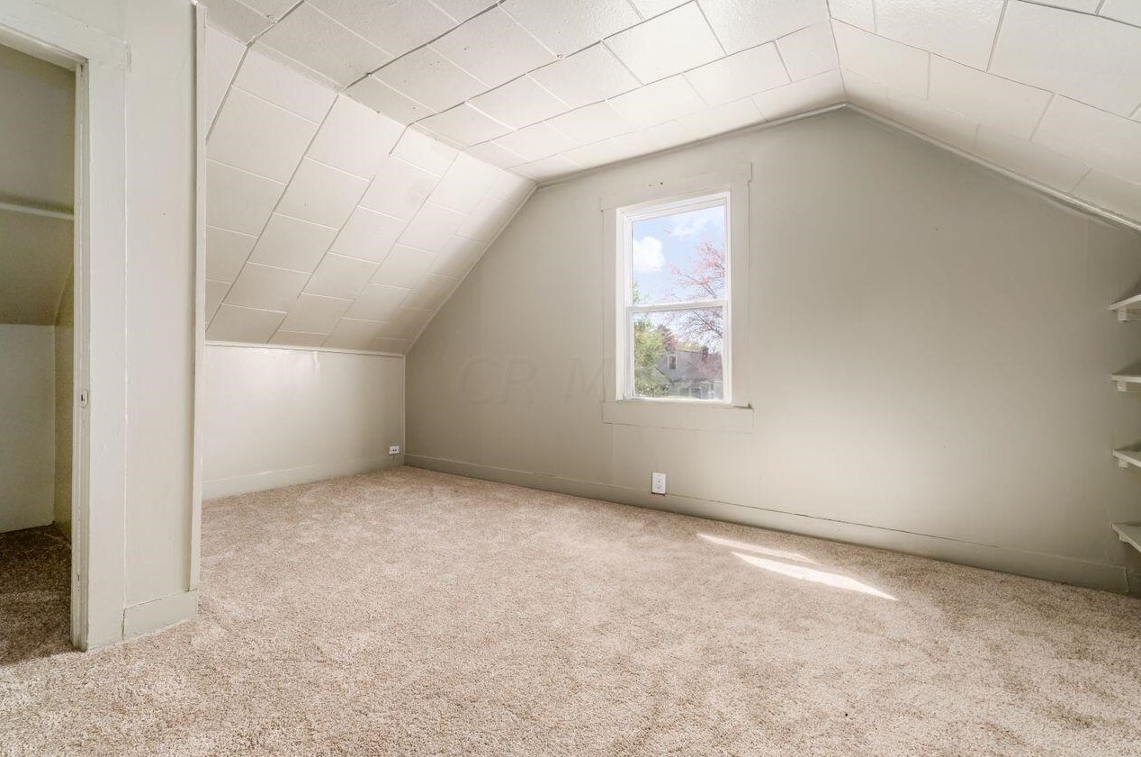 574 Hampton Rd, Columbus OH 43213-2727 exterior