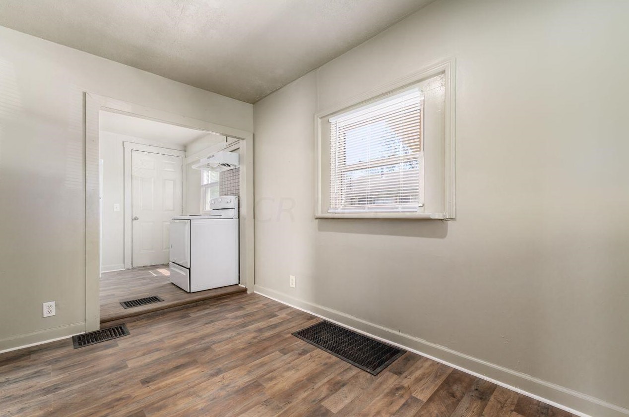 574 Hampton Rd, Columbus OH 43213-2727 exterior