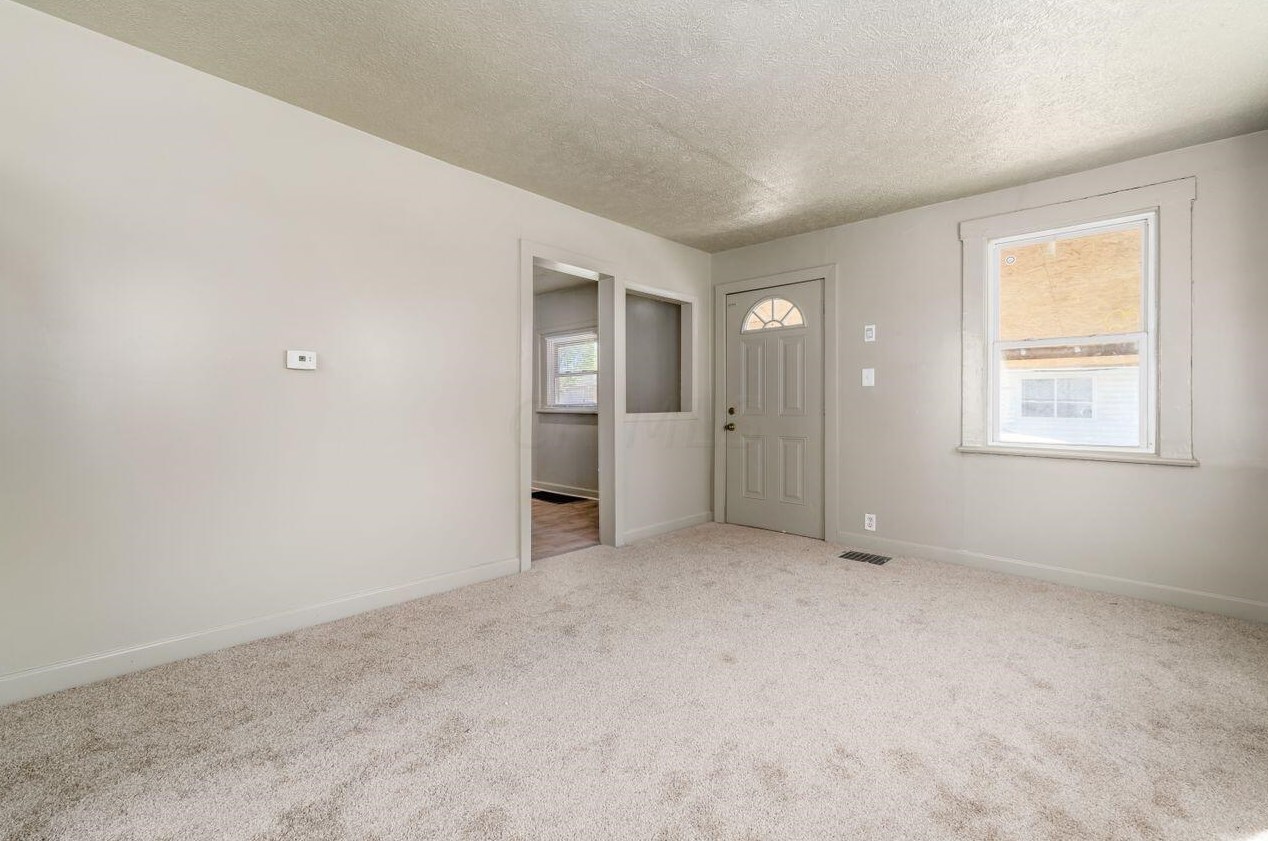 574 Hampton Rd, Columbus OH 43213-2727 exterior