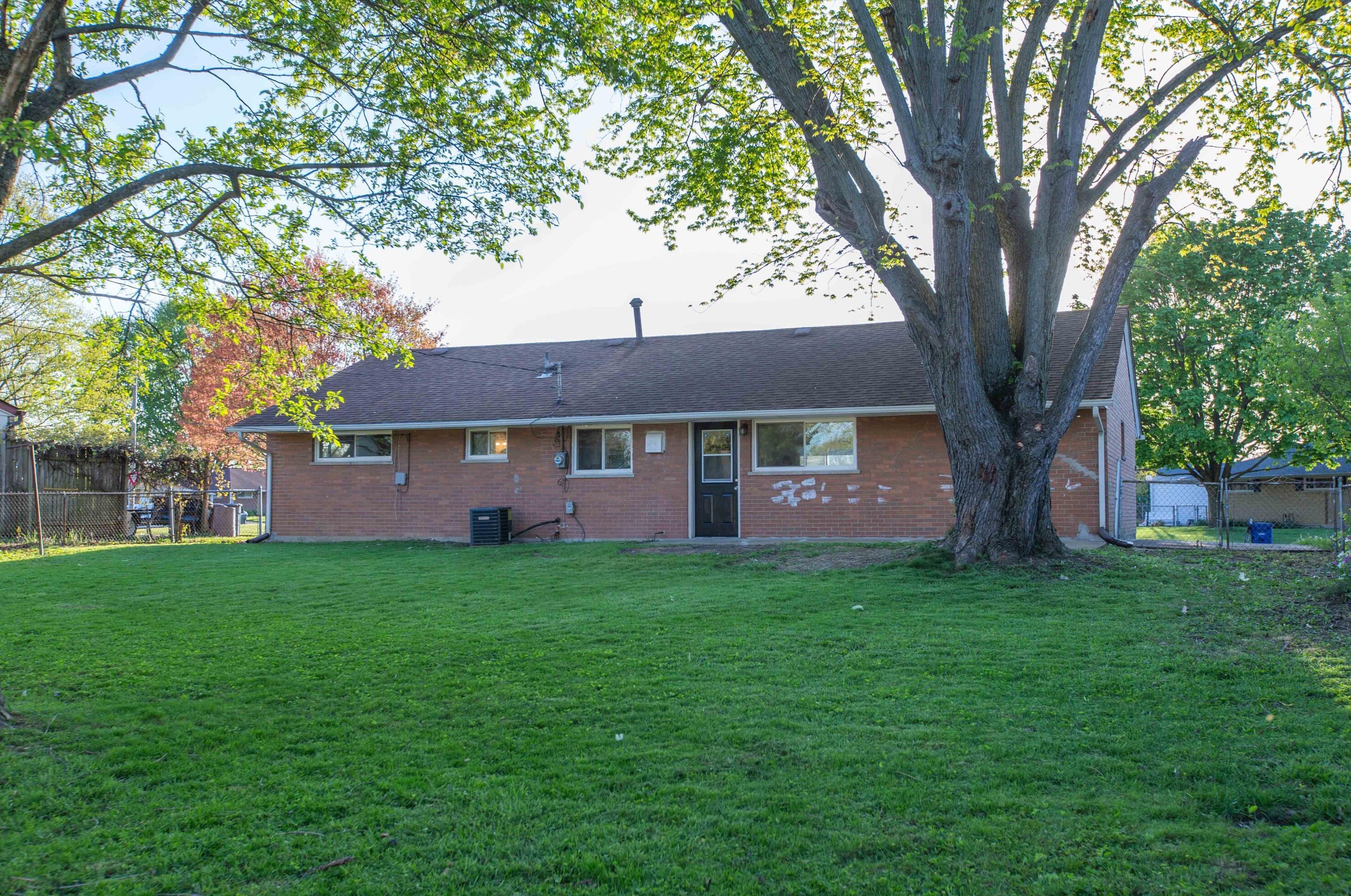 942 Vanderberg Pl, Columbus OH  43204-1761 exterior