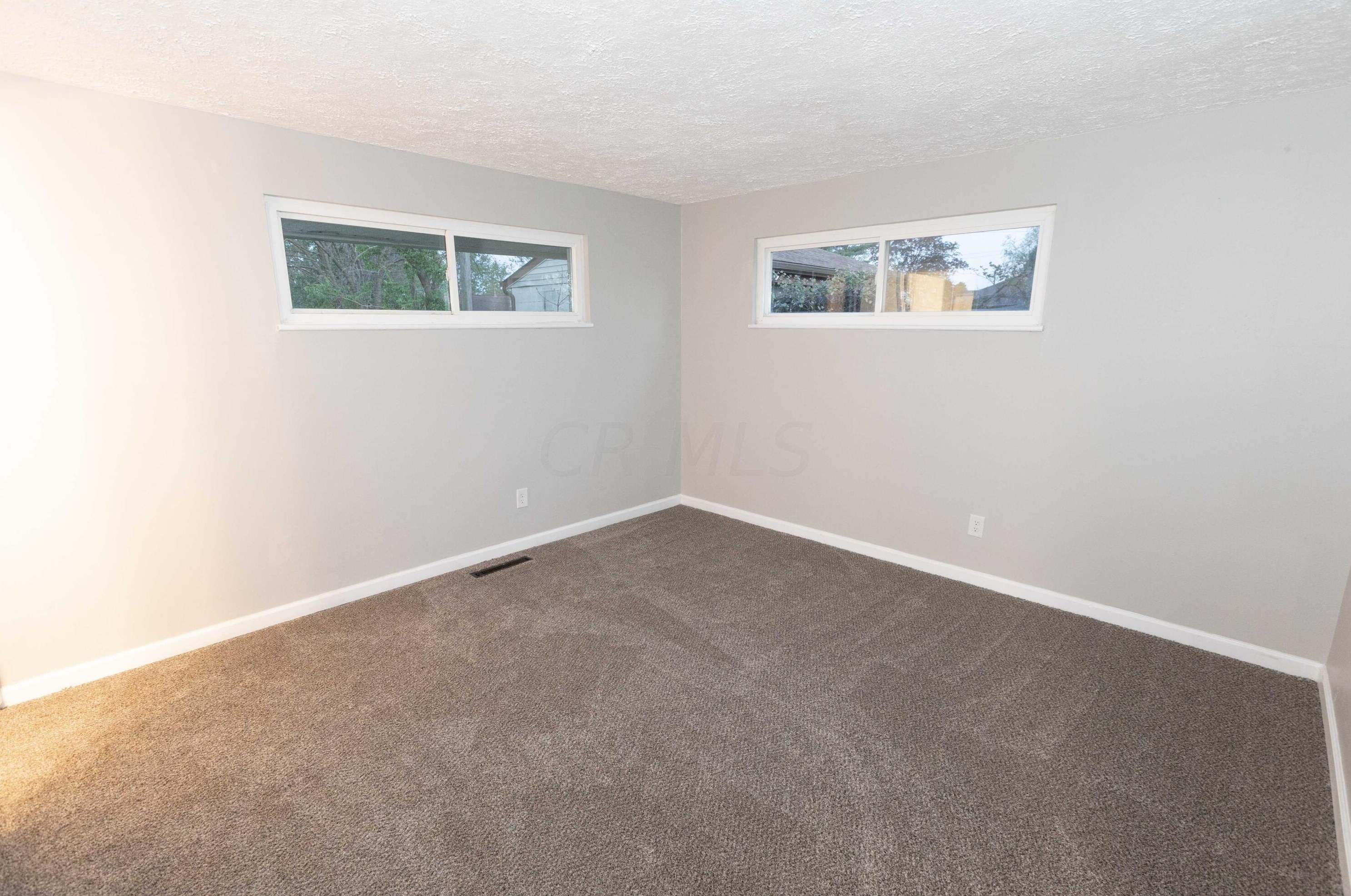 942 Vanderberg Pl, Columbus OH  43204-1761 exterior