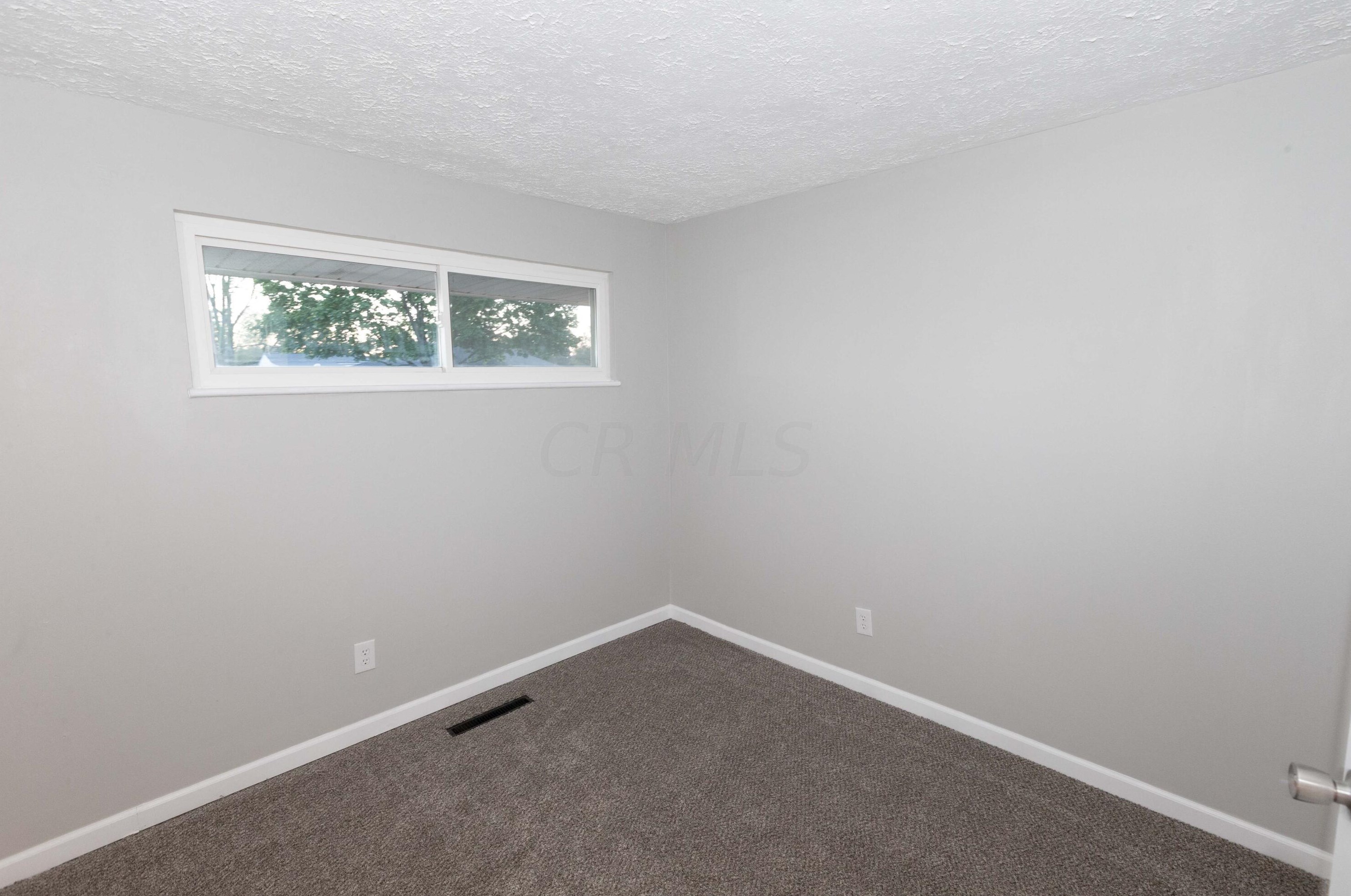 942 Vanderberg Pl, Columbus OH  43204-1761 exterior