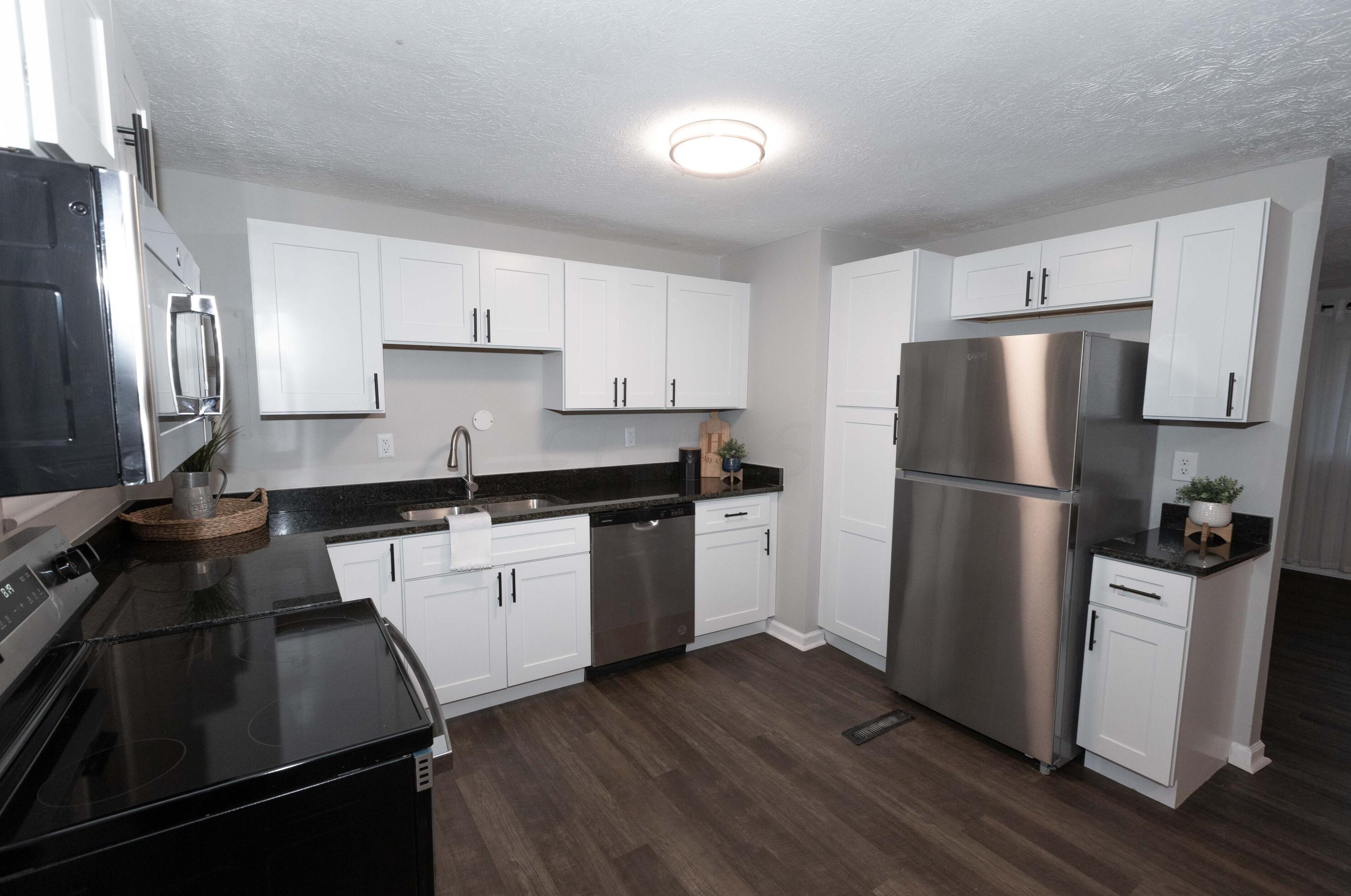 942 Vanderberg Pl, Columbus OH  43204-1761 exterior