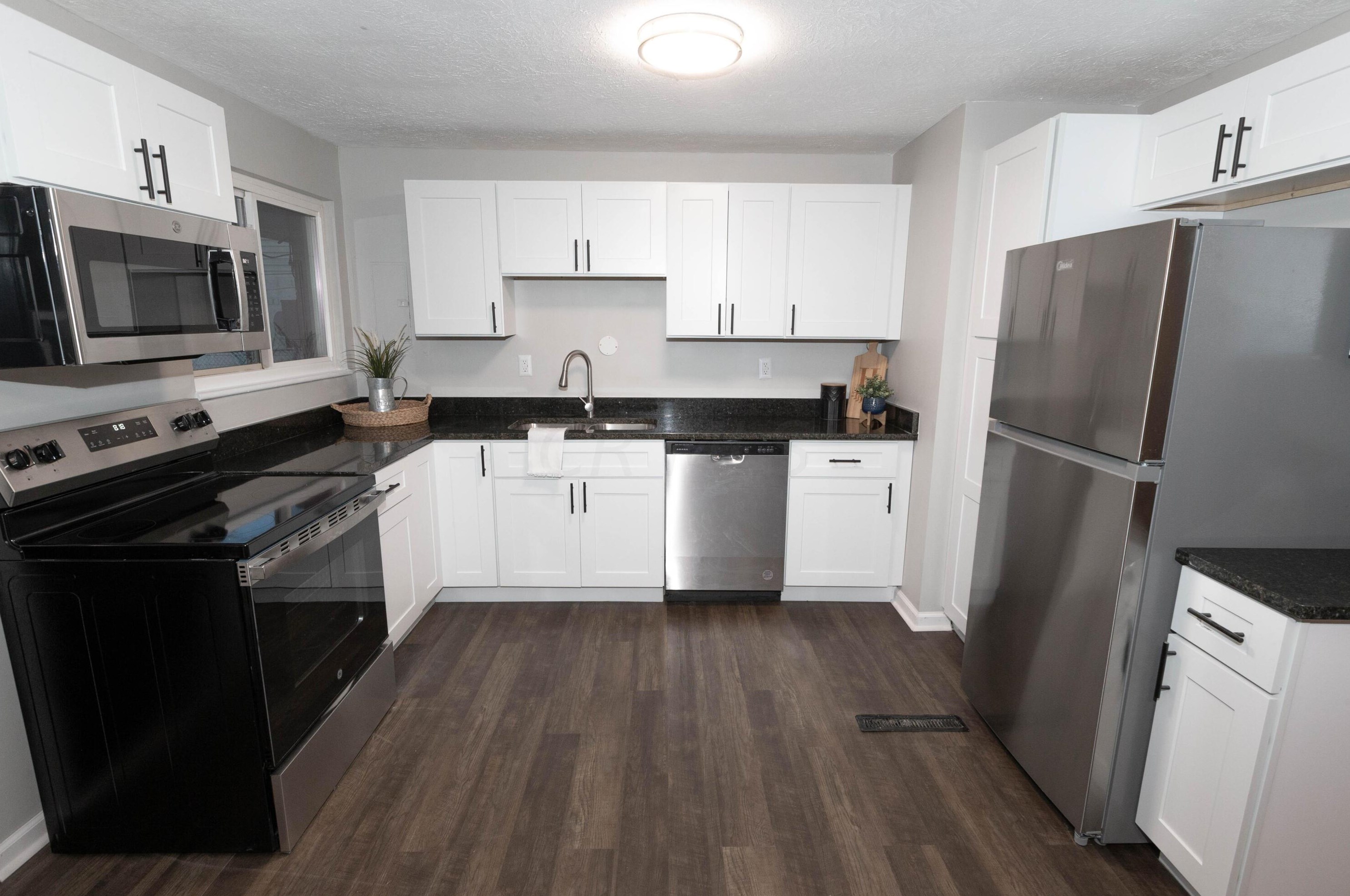 942 Vanderberg Pl, Columbus OH  43204-1761 exterior