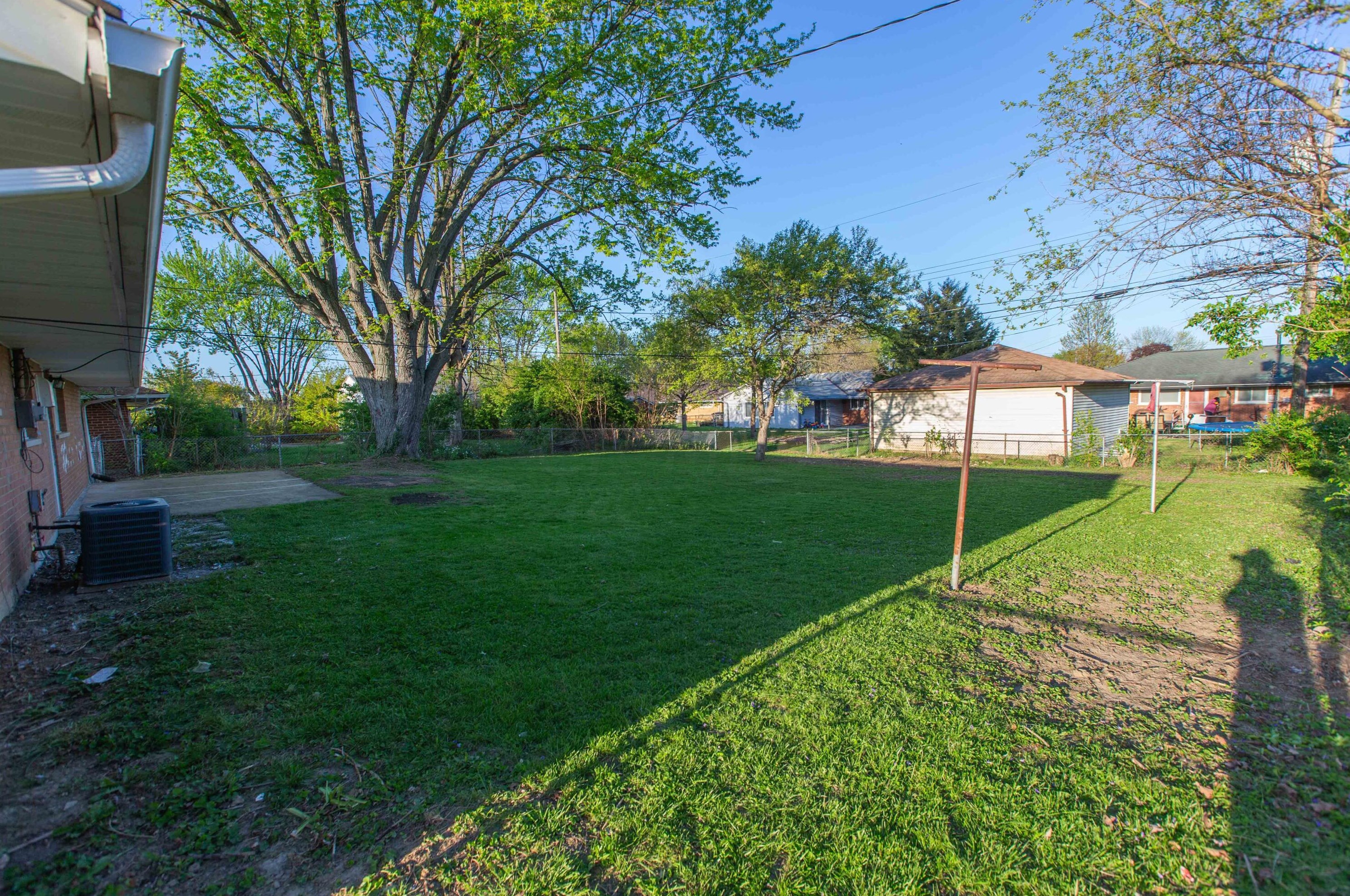 942 Vanderberg Pl, Columbus OH  43204-1761 exterior