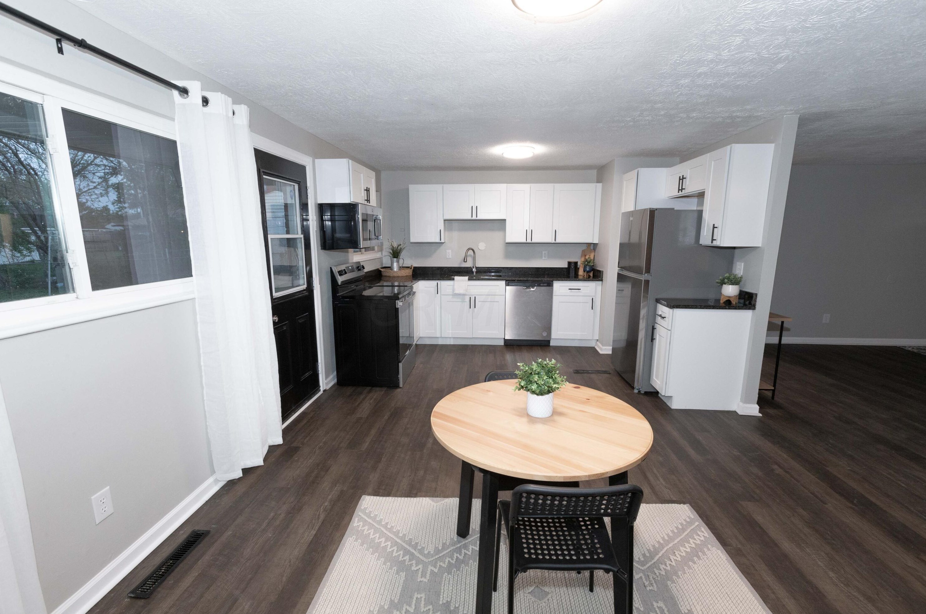 942 Vanderberg Pl, Columbus OH  43204-1761 exterior