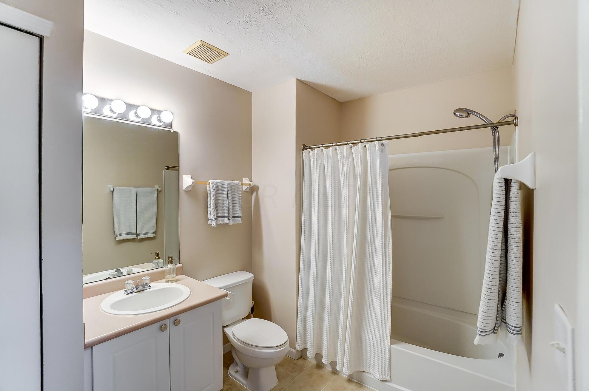 294 Shadbush Dr, Blacklick OH  43004-8440 exterior