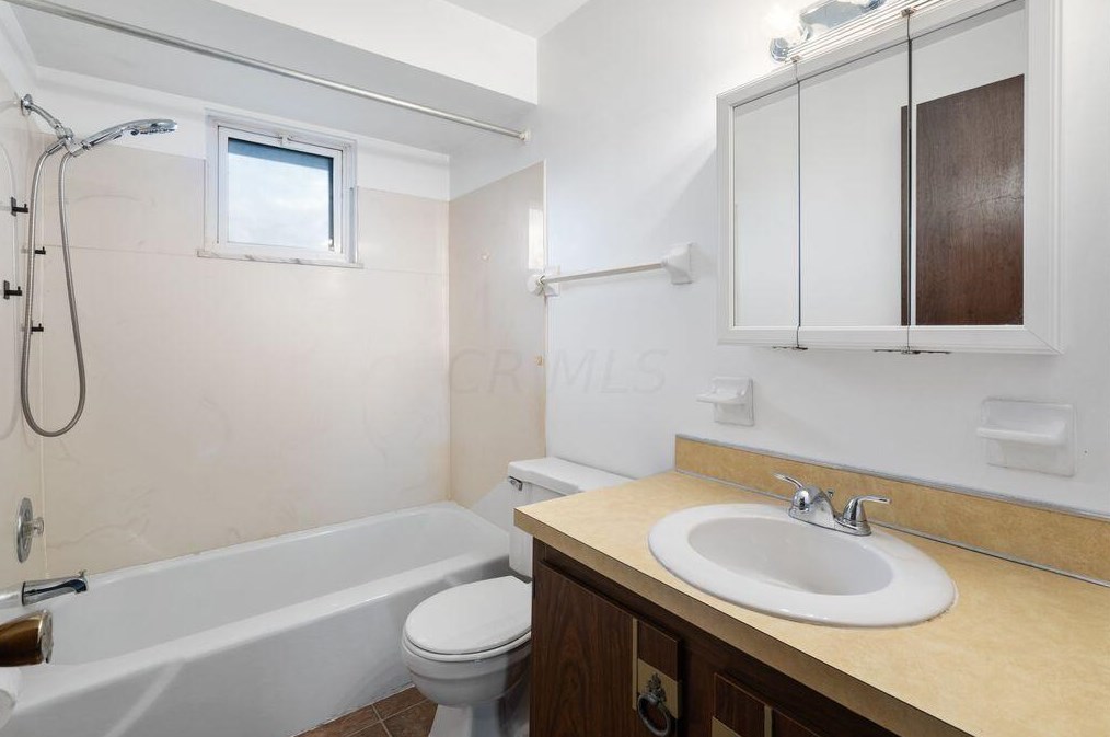 501 Goshen Ct, Columbus OH 43230-2711 exterior