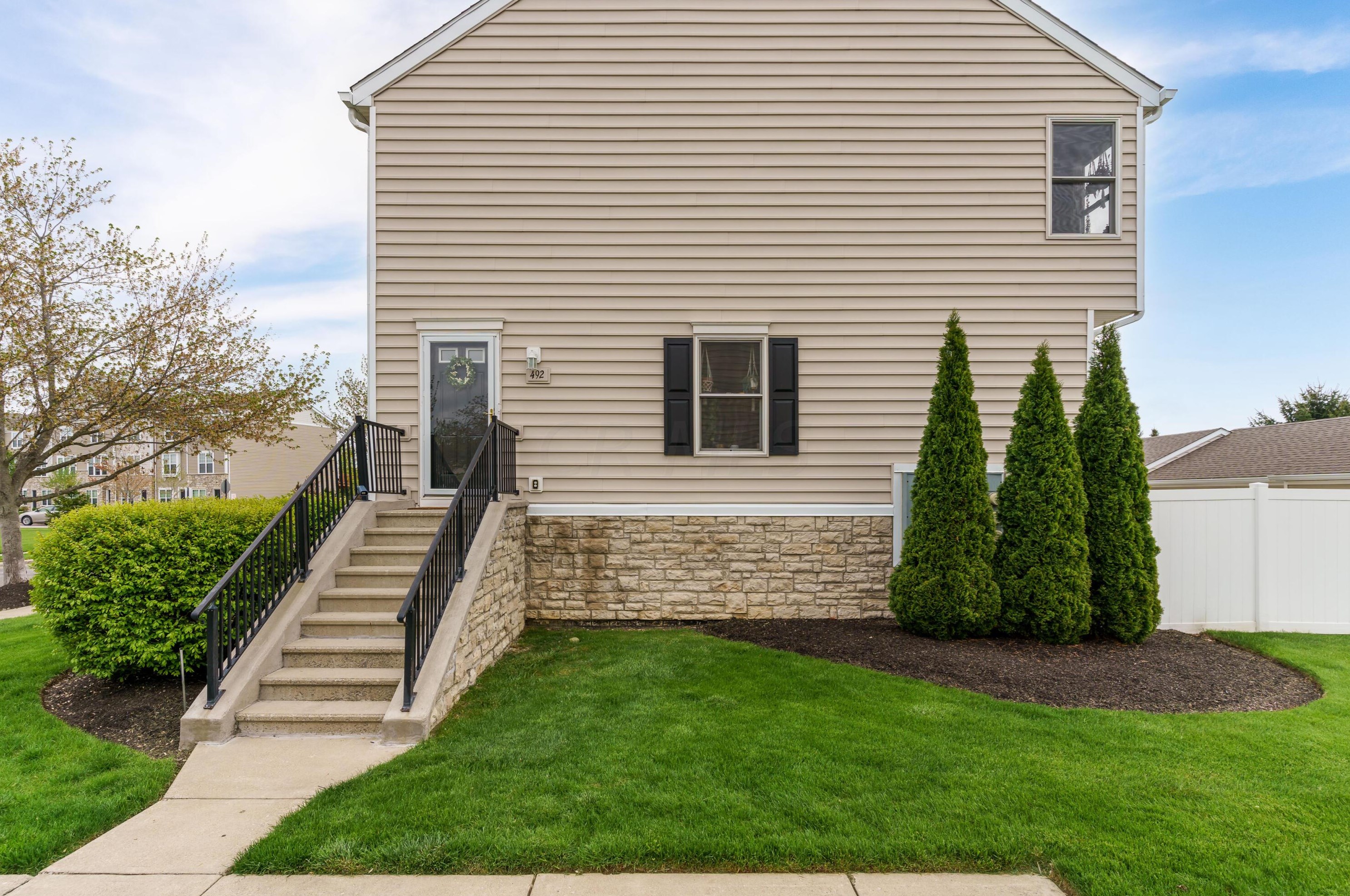 492 Autumn Ridge Cir, Pickerington OH  43147-7836 exterior
