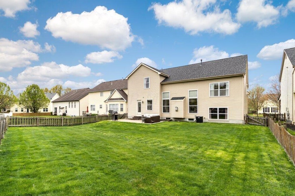 7952 Howell Dr, Westerville OH  43081-8046 exterior