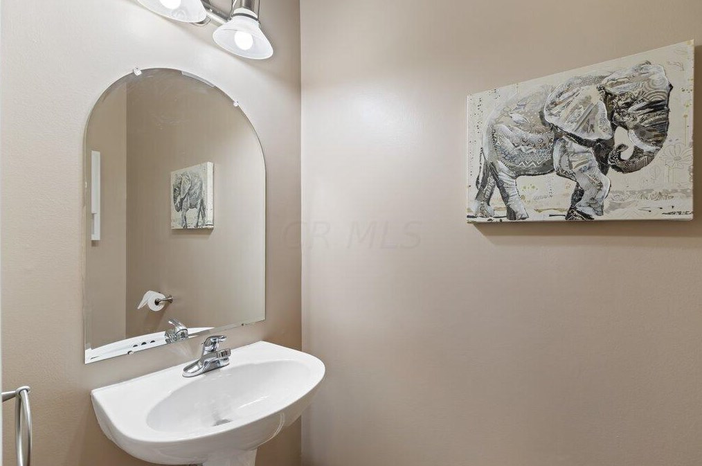 7952 Howell Dr, Westerville OH  43081-8046 exterior