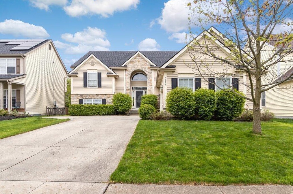 7952 Howell Dr, Westerville OH  43081-8046 exterior