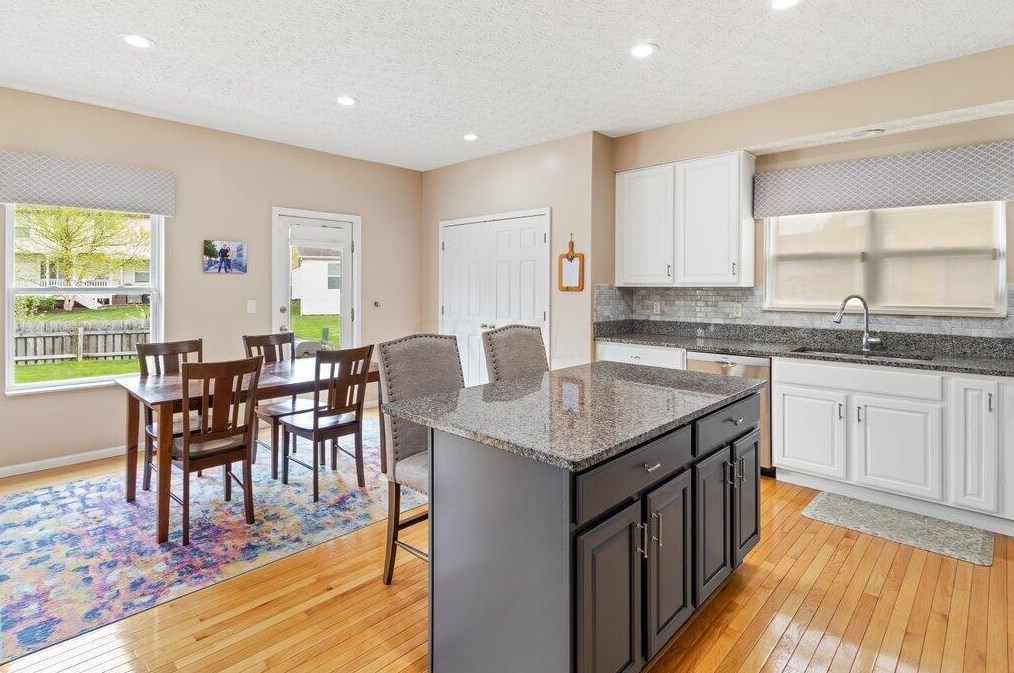 7952 Howell Dr, Westerville OH  43081-8046 exterior