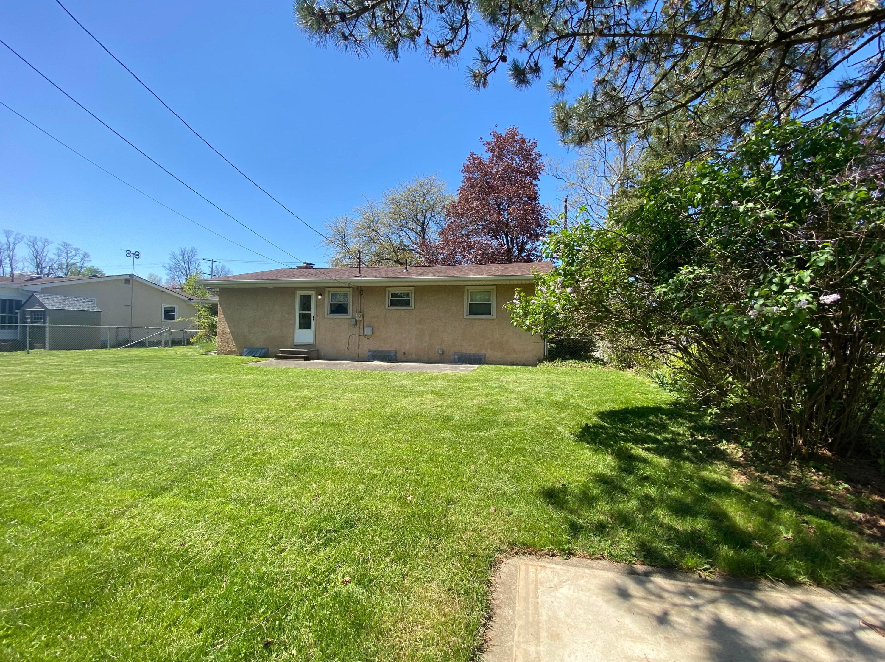 4326 Maize Rd, Columbus OH  43224-1952 exterior