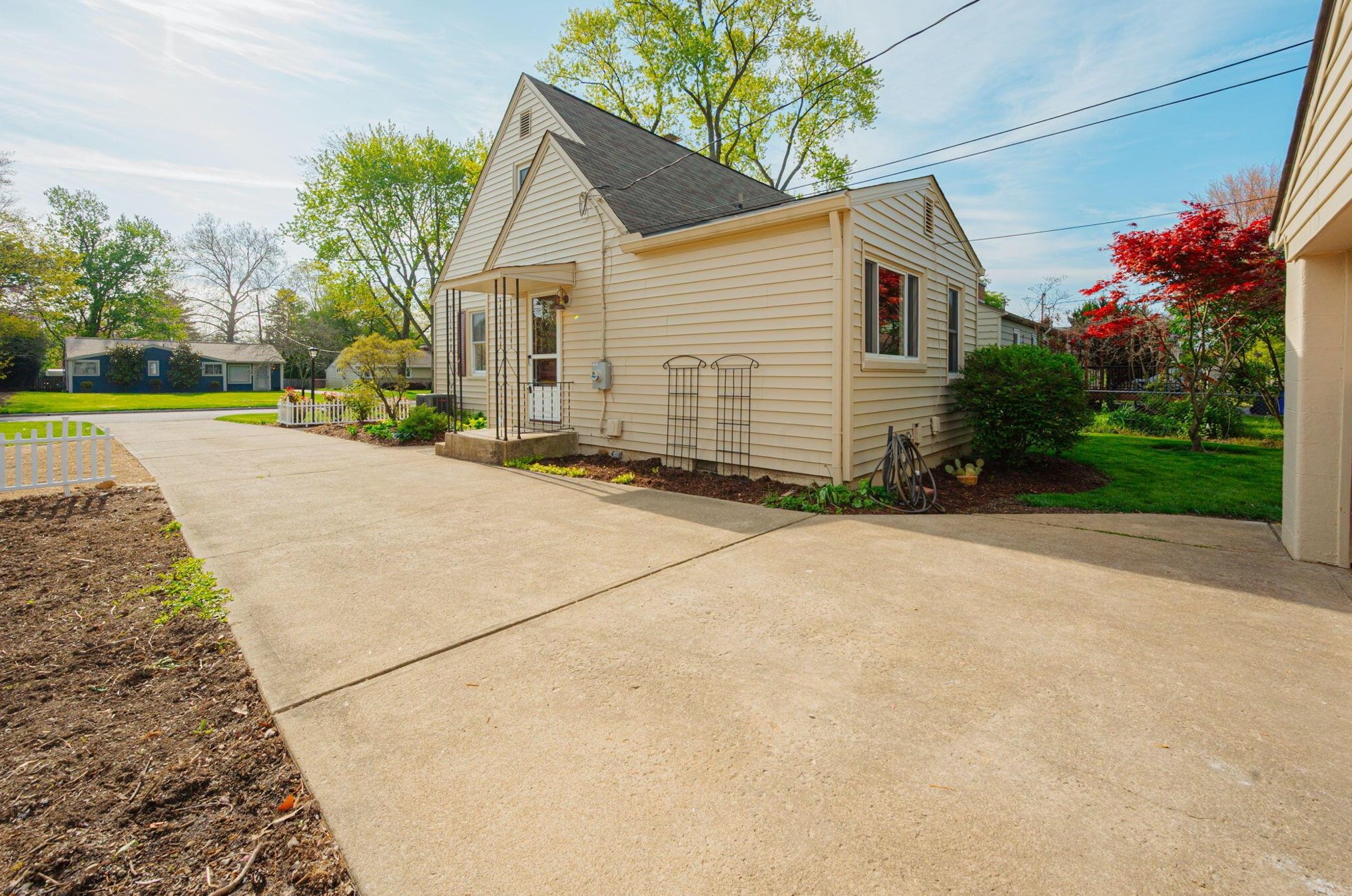 3259 Kenyon Rd, Columbus OH  43221-1809 exterior