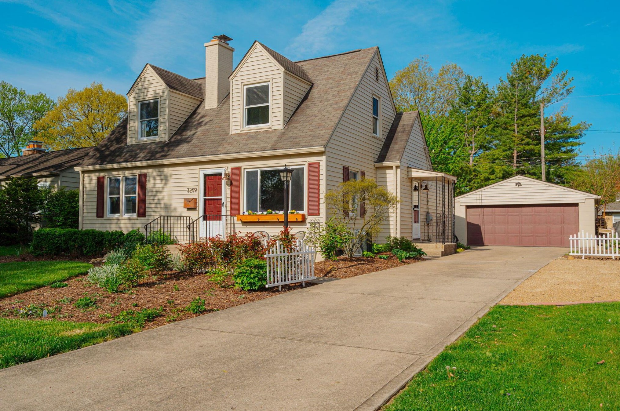 3259 Kenyon Rd, Columbus OH  43221-1809 exterior