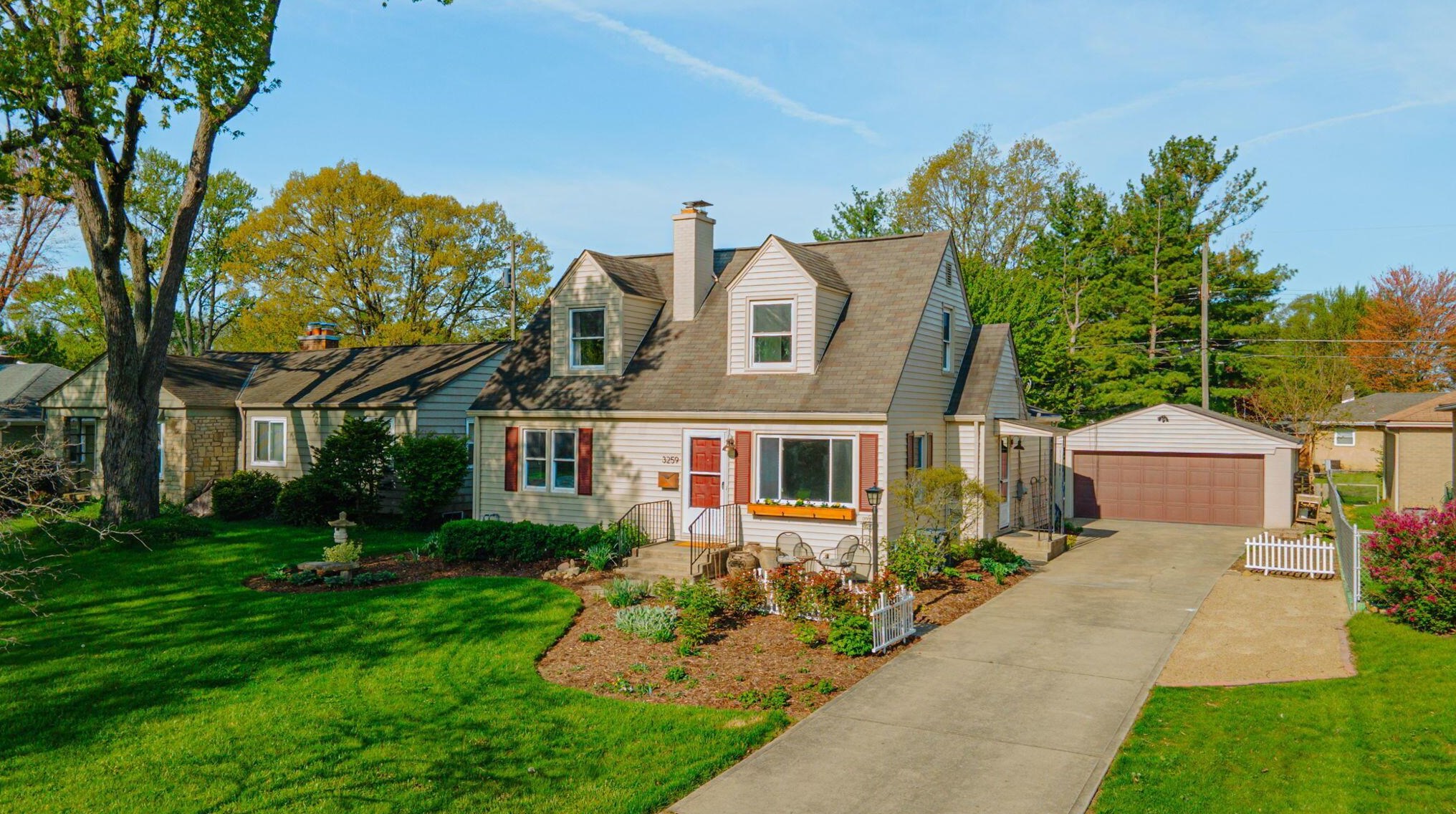 3259 Kenyon Rd, Columbus OH  43221-1809 exterior