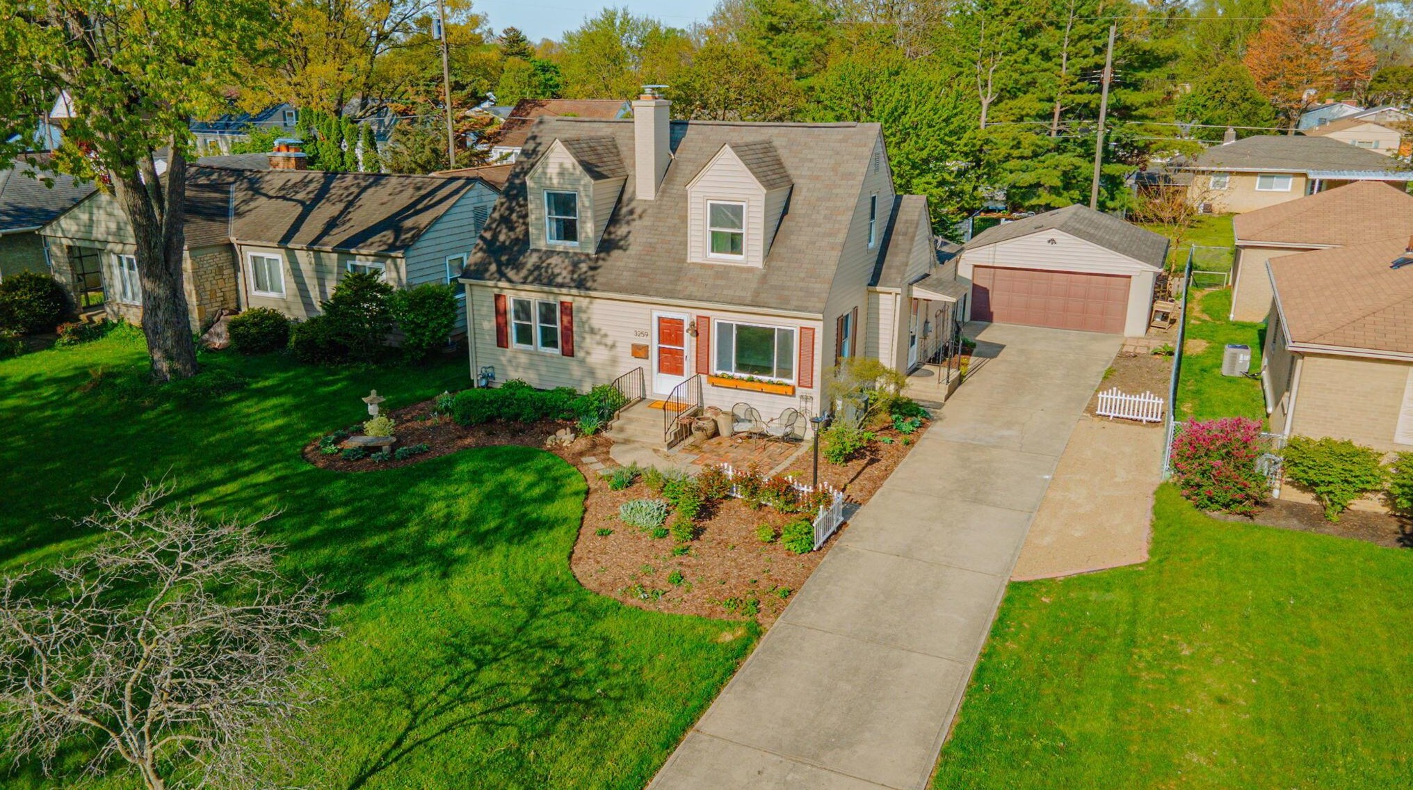 3259 Kenyon Rd, Columbus OH  43221-1809 exterior