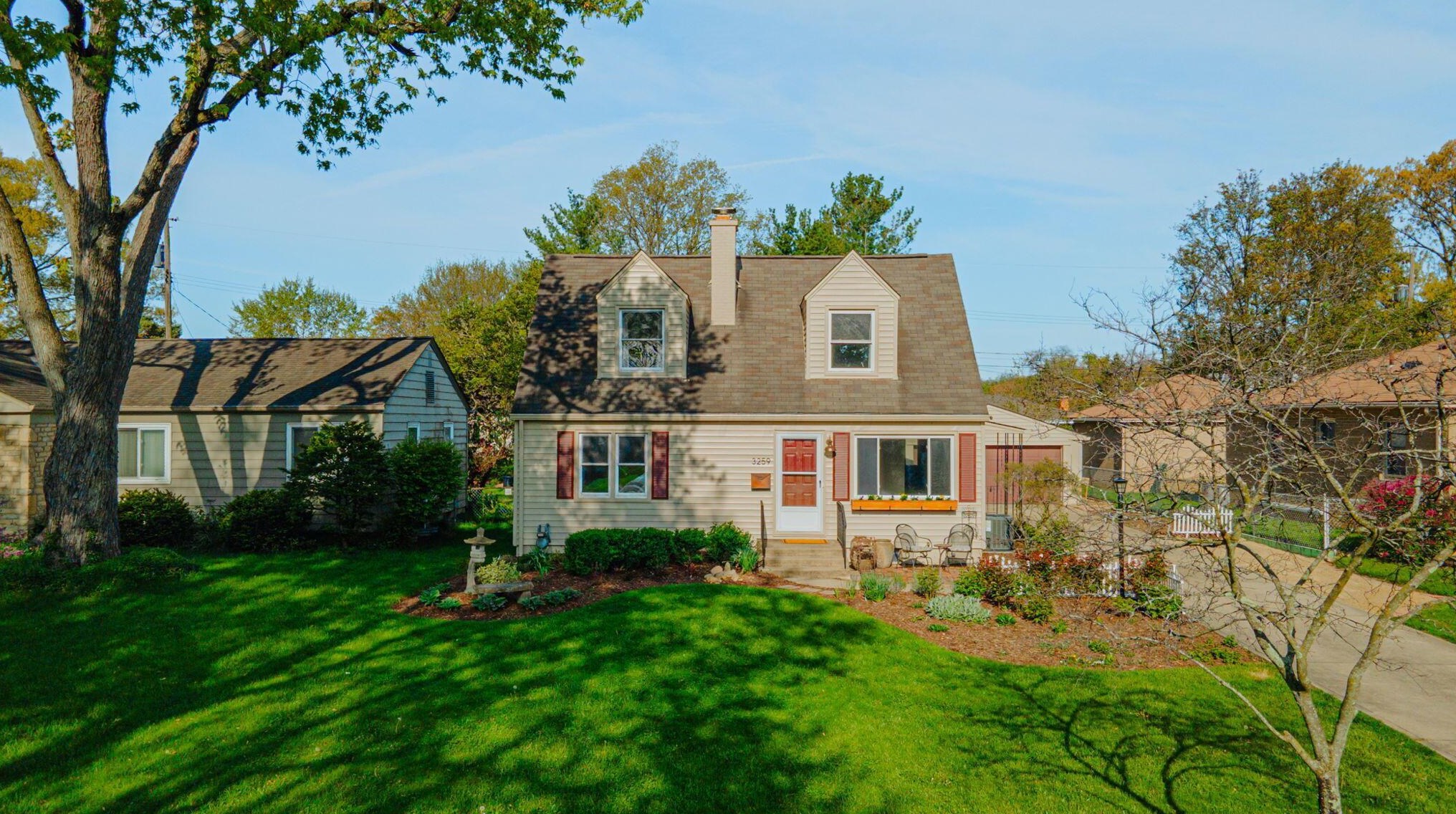 3259 Kenyon Rd, Columbus OH  43221-1809 exterior