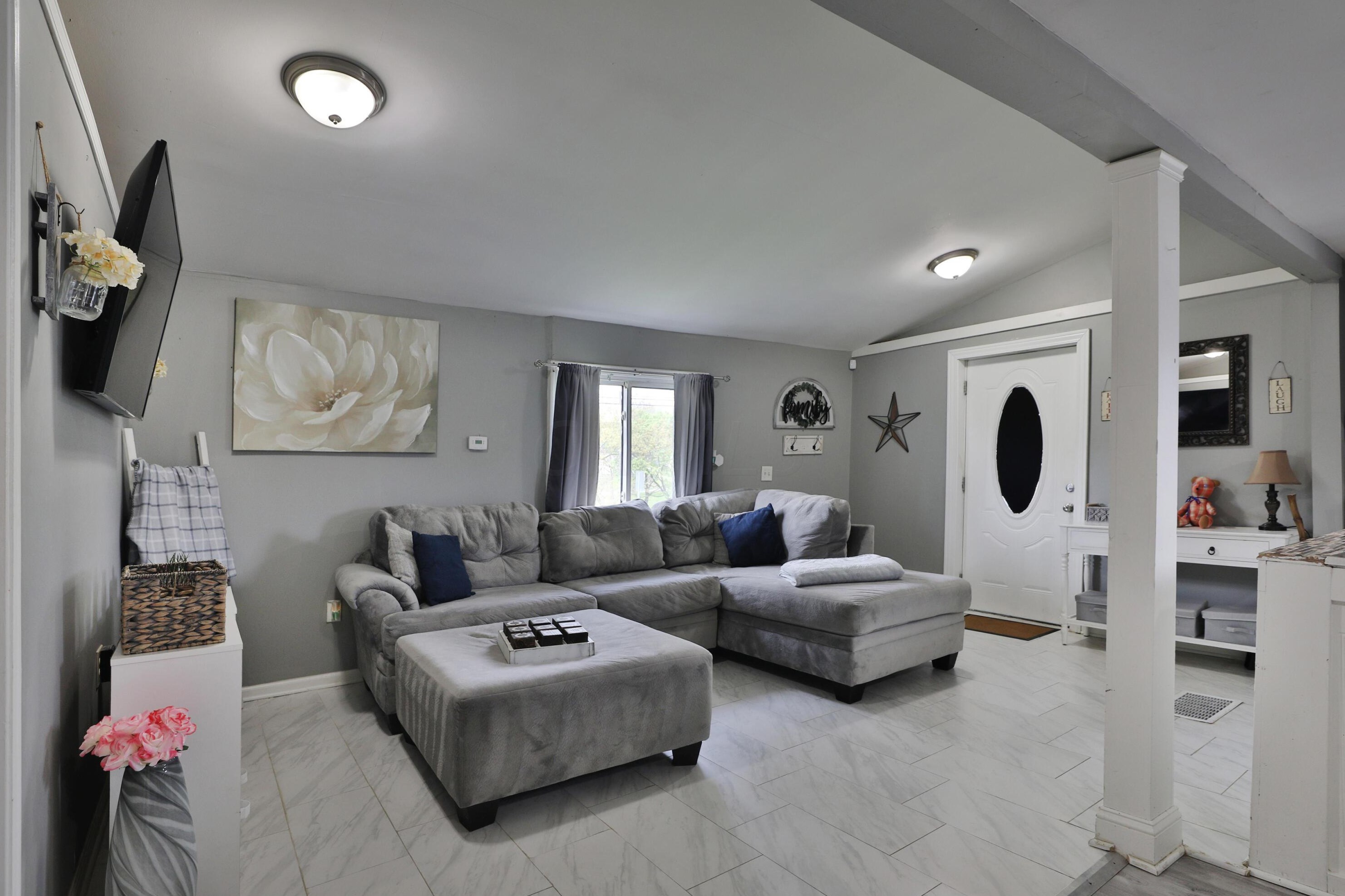 406 Emmit Ave, Columbus OH  43228-1961 exterior