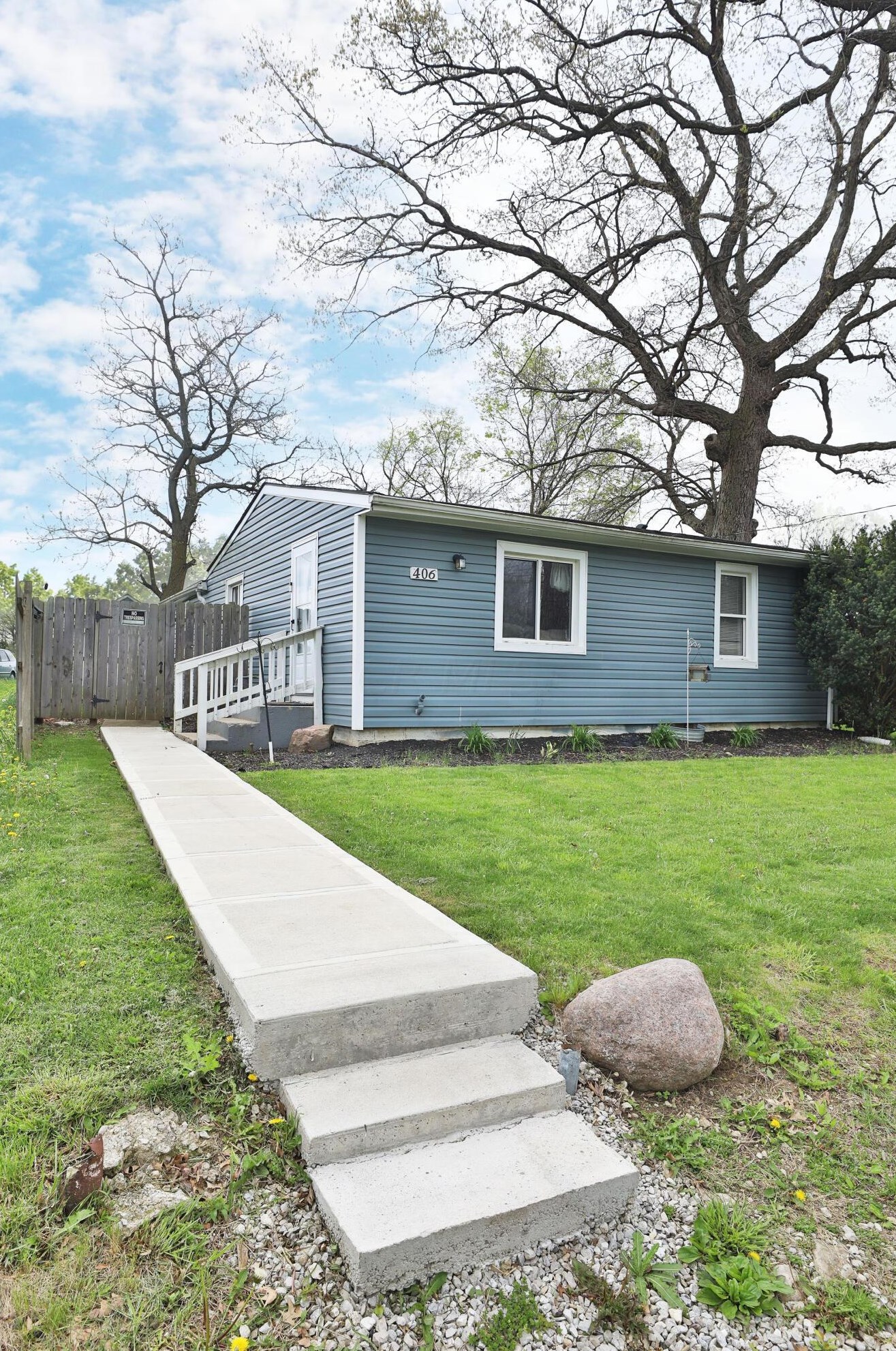 406 Emmit Ave, Columbus OH  43228-1961 exterior