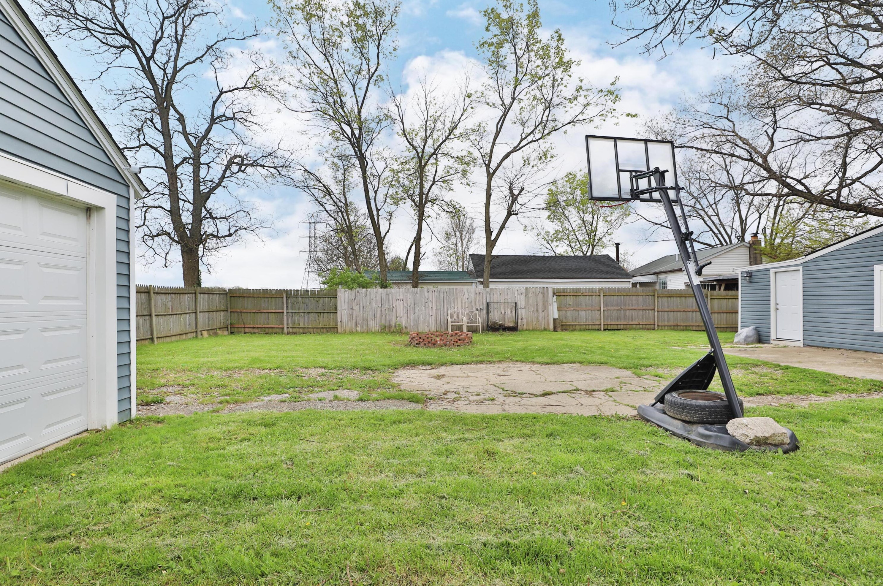 406 Emmit Ave, Columbus OH  43228-1961 exterior