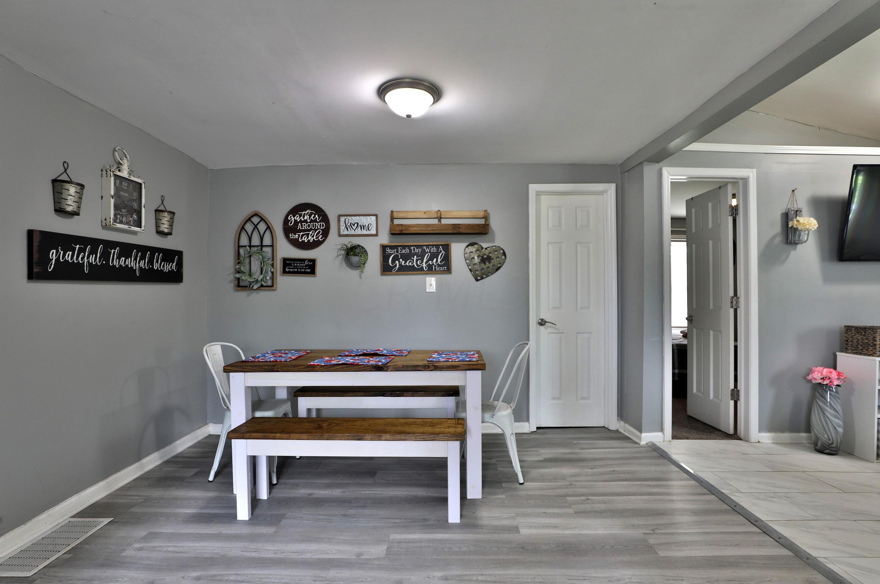 406 Emmit Ave, Columbus OH  43228-1961 exterior