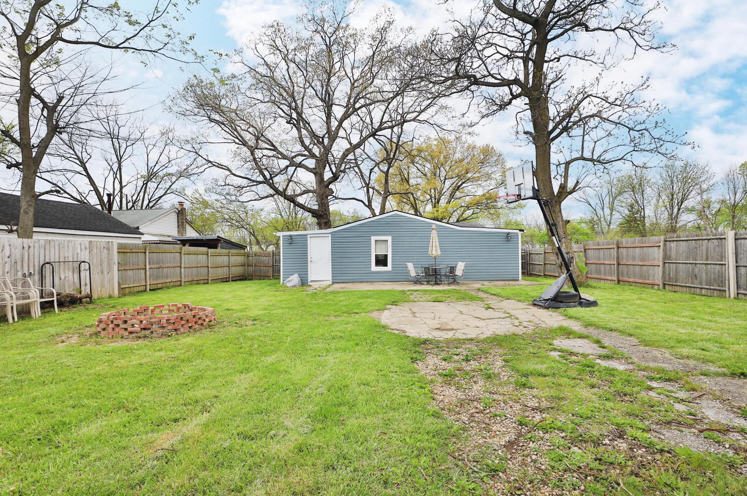 406 Emmit Ave, Columbus OH  43228-1961 exterior