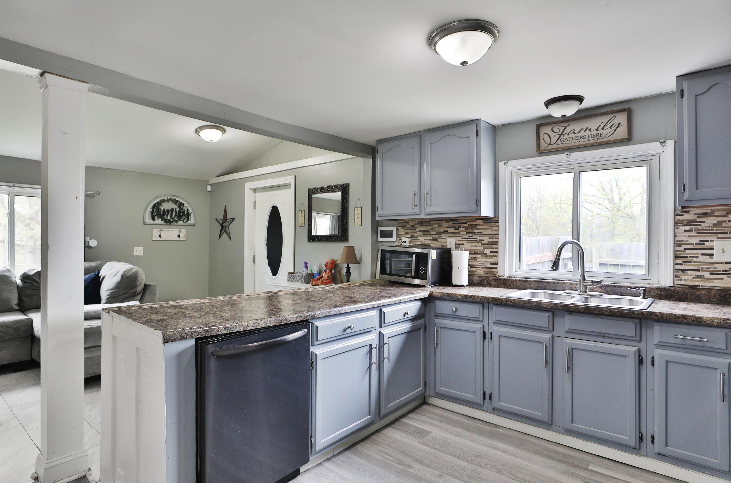 406 Emmit Ave, Columbus OH  43228-1961 exterior