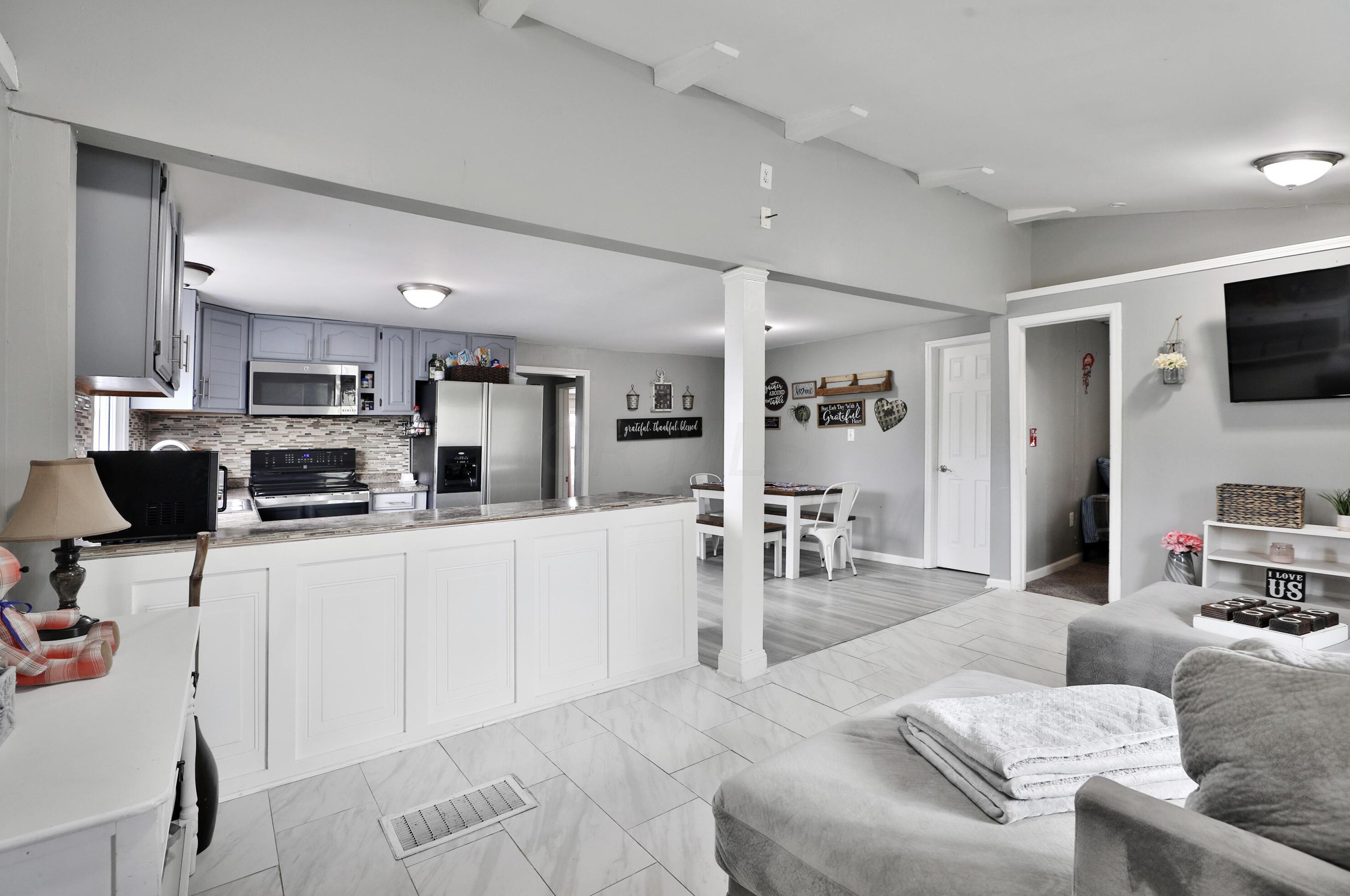 406 Emmit Ave, Columbus OH  43228-1961 exterior