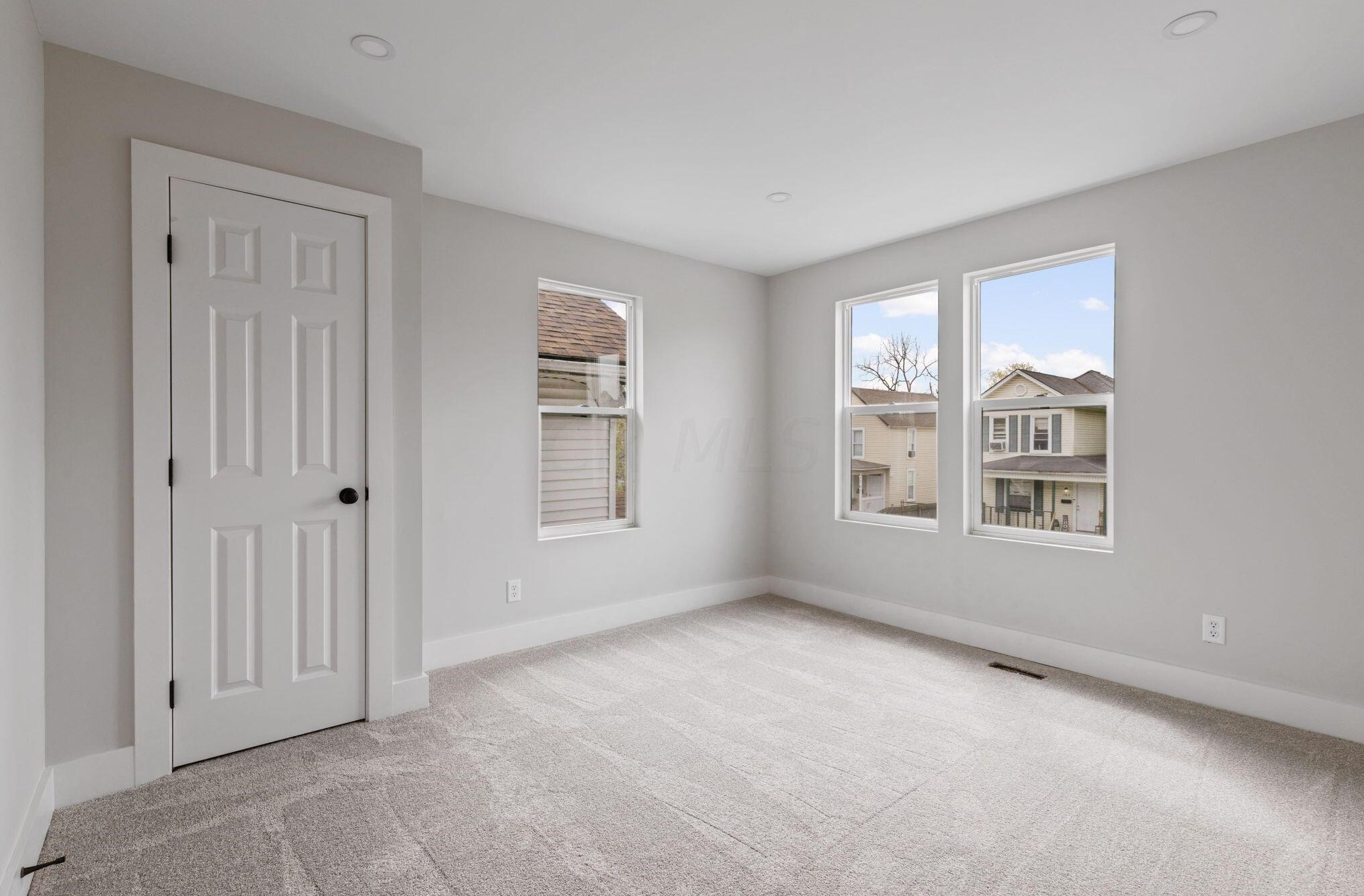 160 Warren Ave, Columbus OH  43204-3054 exterior