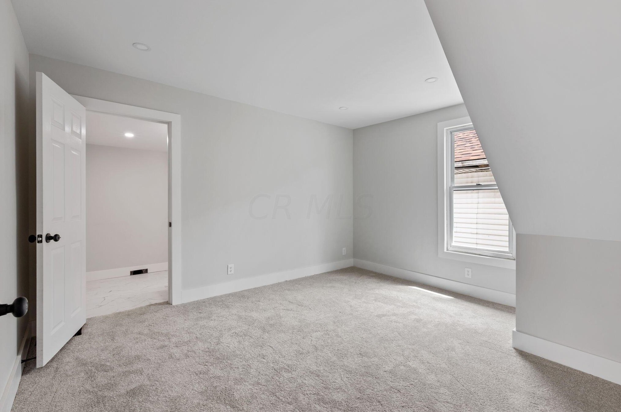 160 Warren Ave, Columbus OH  43204-3054 exterior