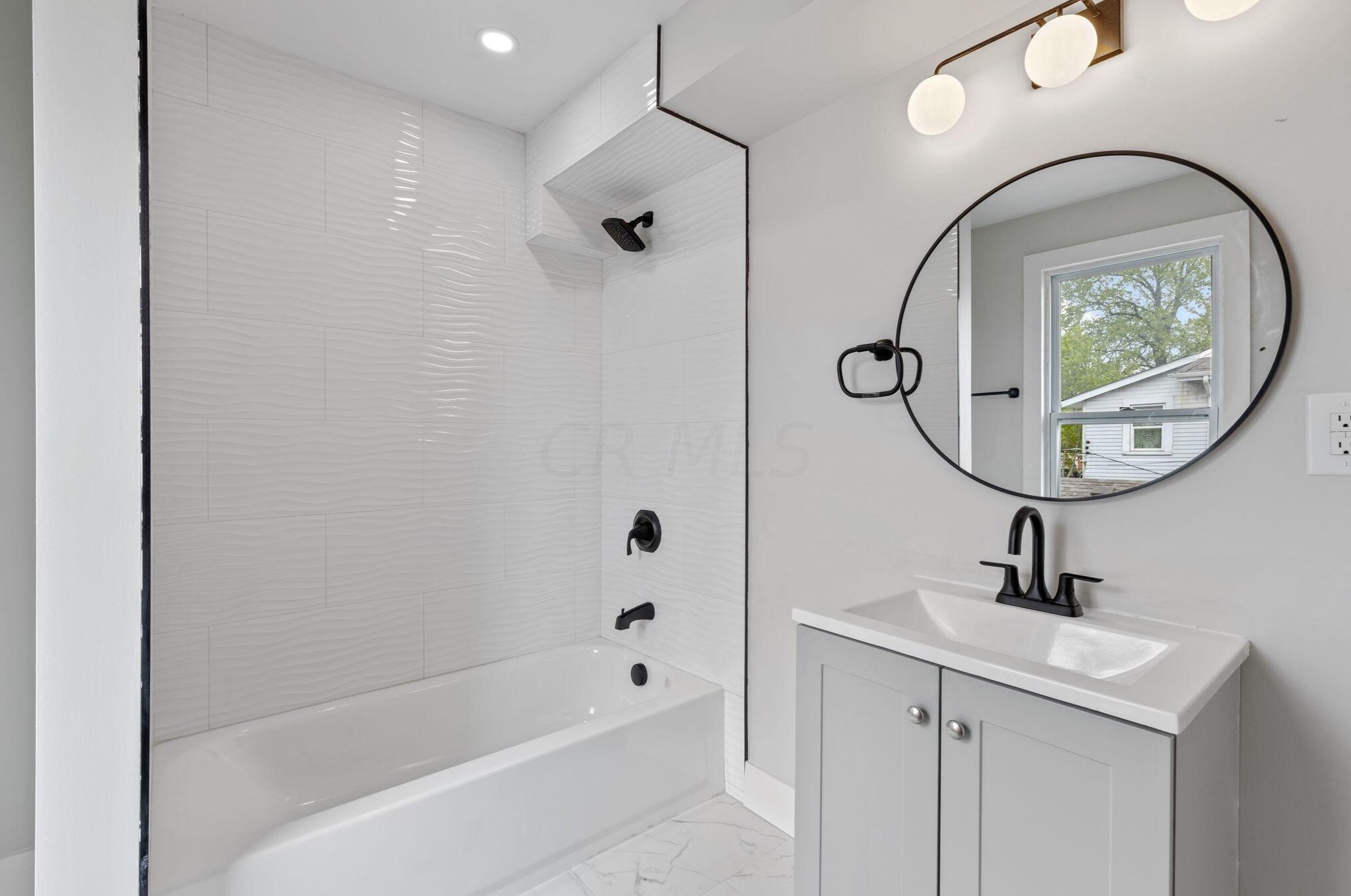 160 Warren Ave, Columbus OH  43204-3054 exterior