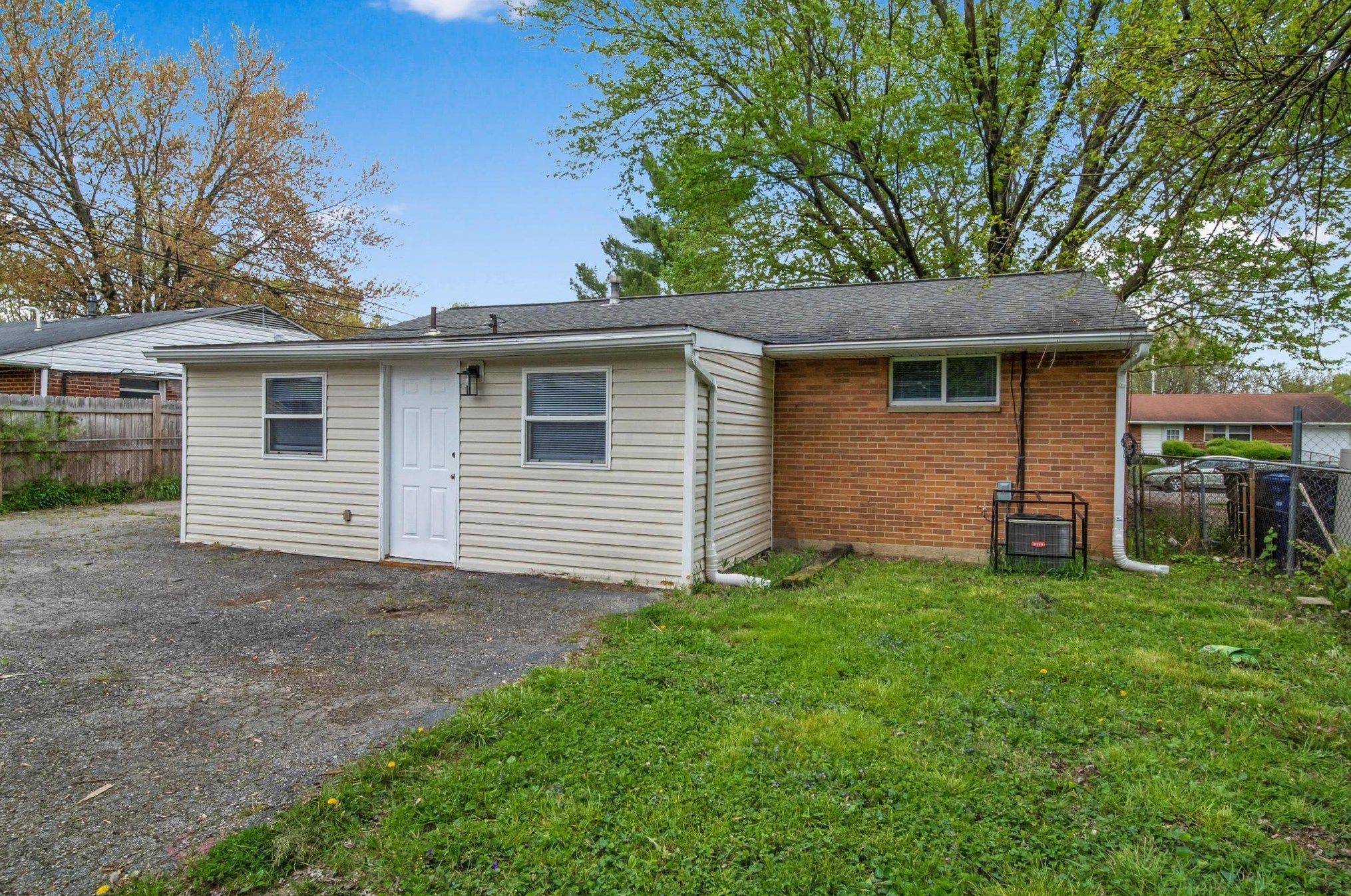 1603 Vilardo Ln, Columbus OH 43227-3630 exterior