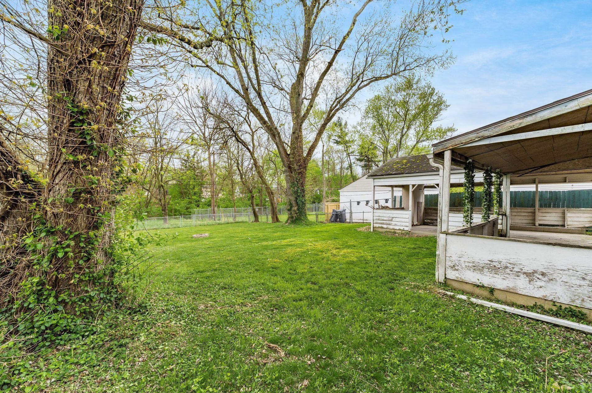 2181 Sagamore Rd, Columbus OH  43219-1285 exterior