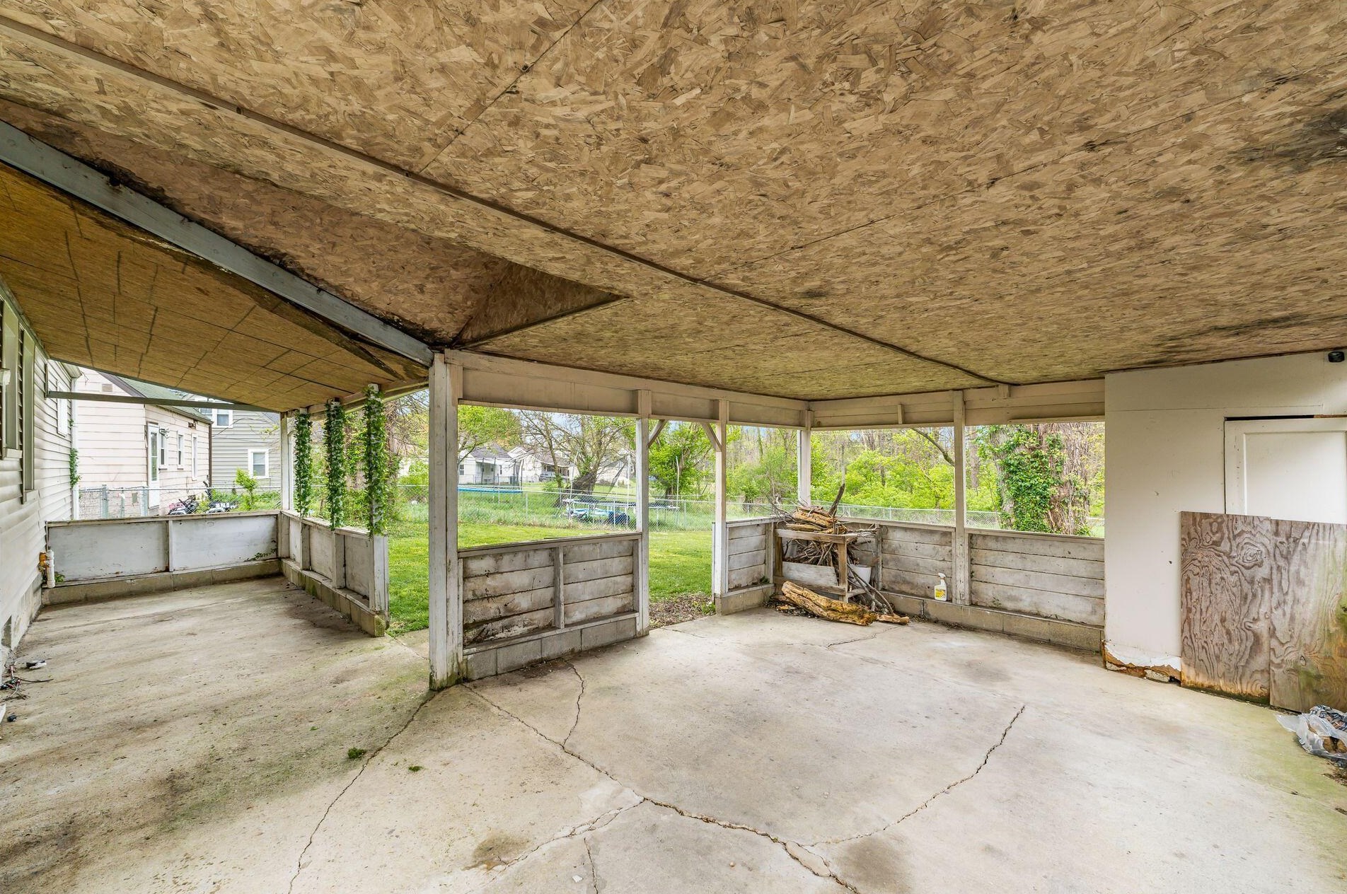 2181 Sagamore Rd, Columbus OH  43219-1285 exterior