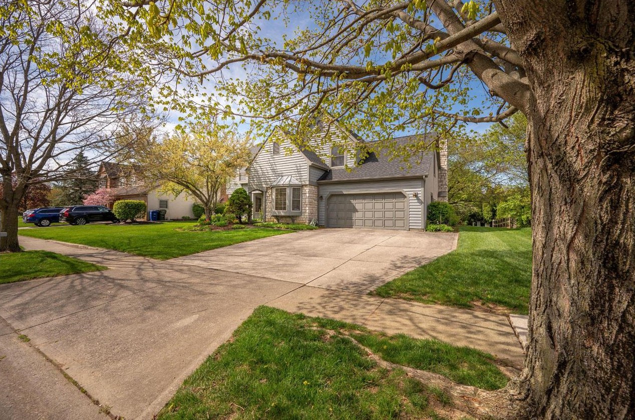 6867 Linbrook Blvd, Columbus OH  43235-5119 exterior