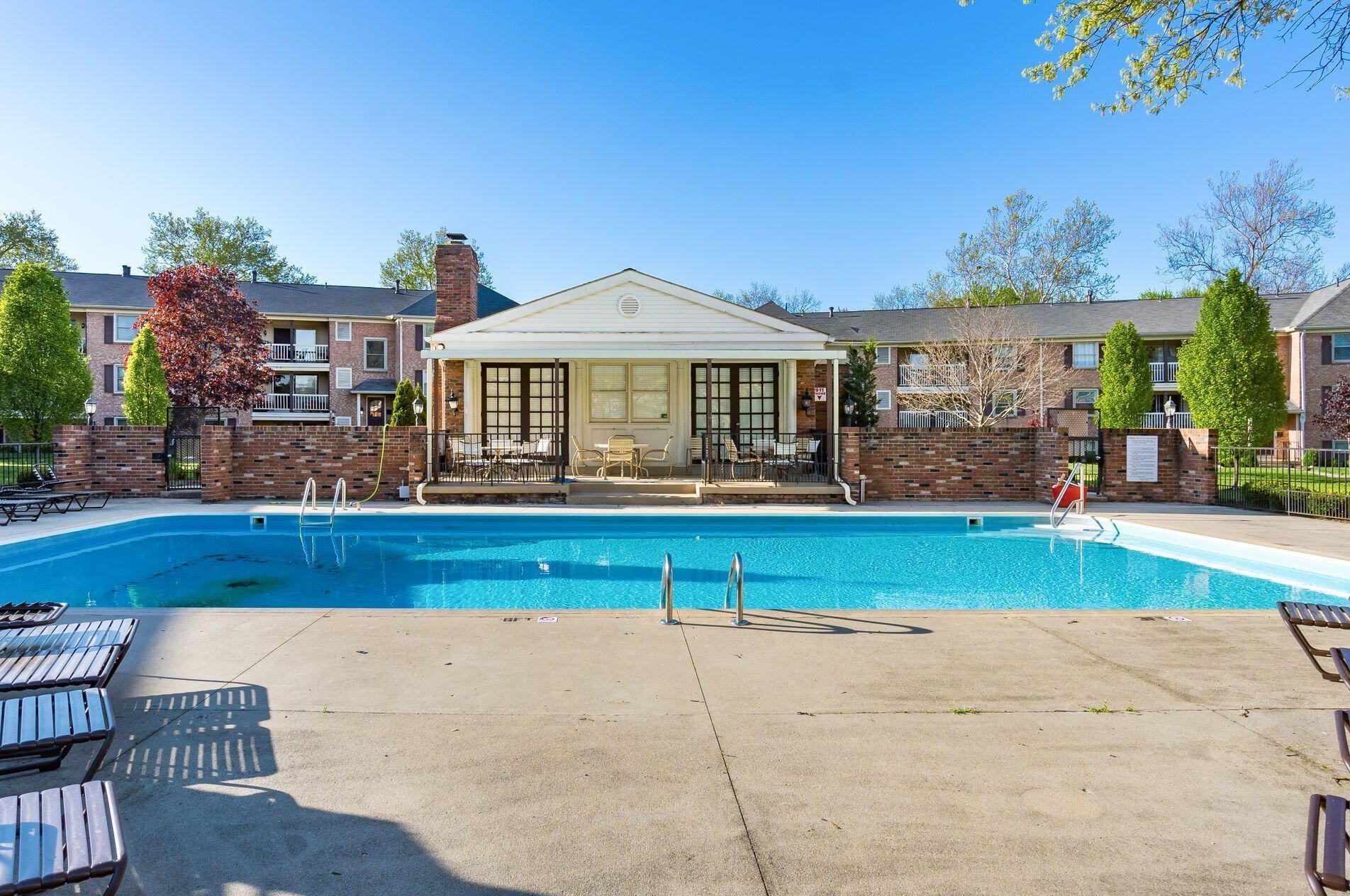 984 Chatham Ln, Columbus OH  43221-2433 exterior