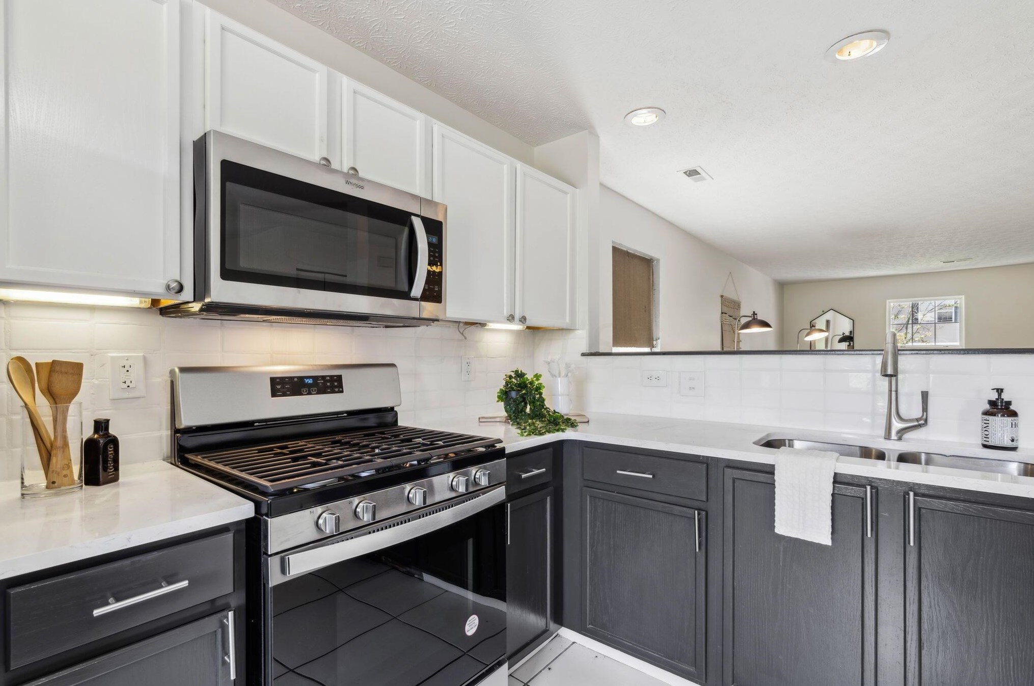 4640 Grandover Dr, Columbus OH  43207-8763 exterior