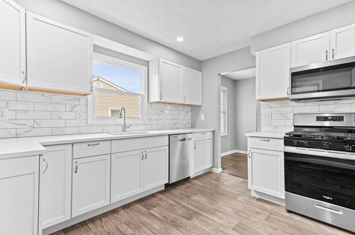 917 Lenore Ave, Columbus OH  43224-3238 exterior