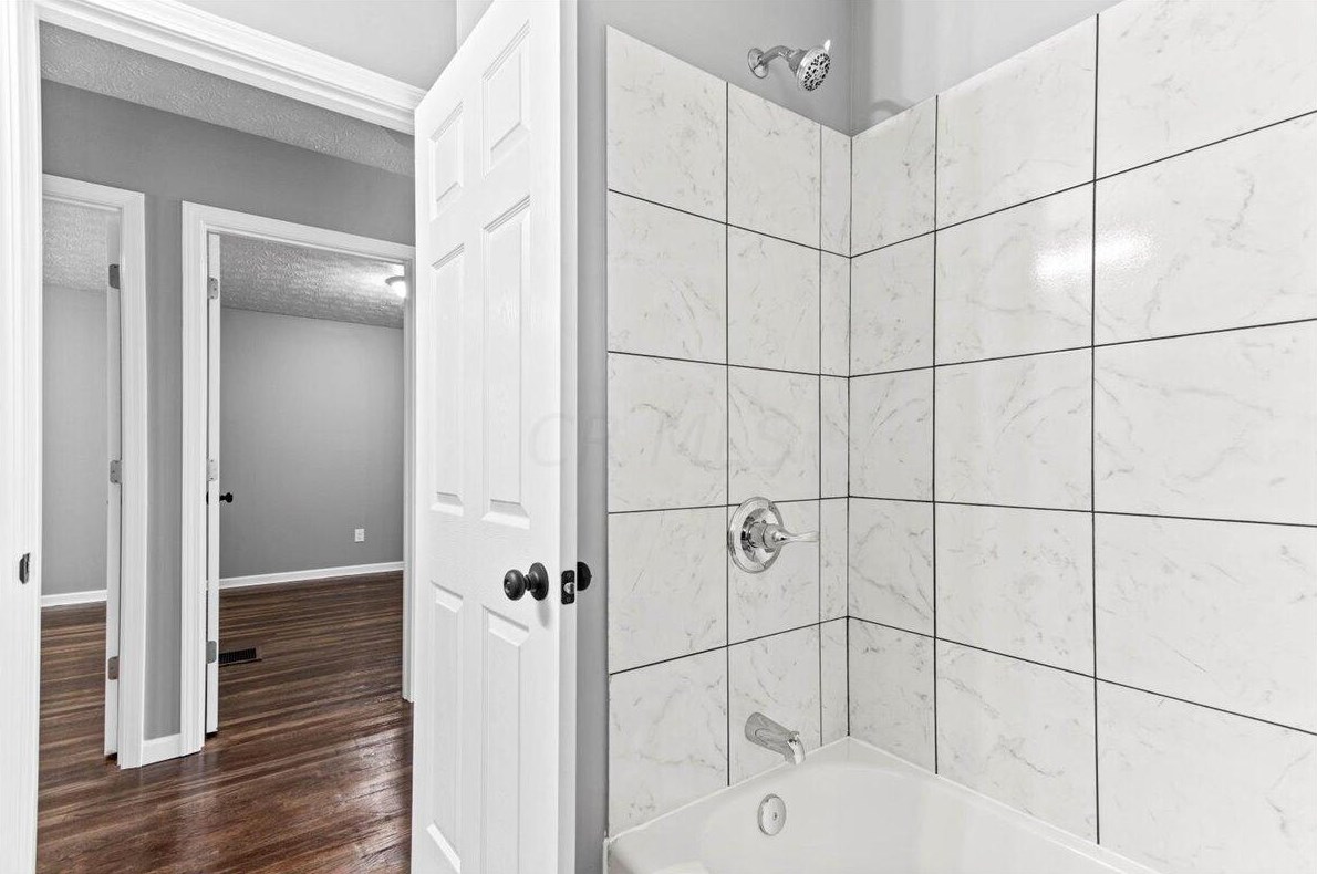 917 Lenore Ave, Columbus OH  43224-3238 exterior