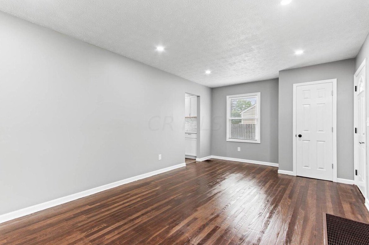 917 Lenore Ave, Columbus OH  43224-3238 exterior