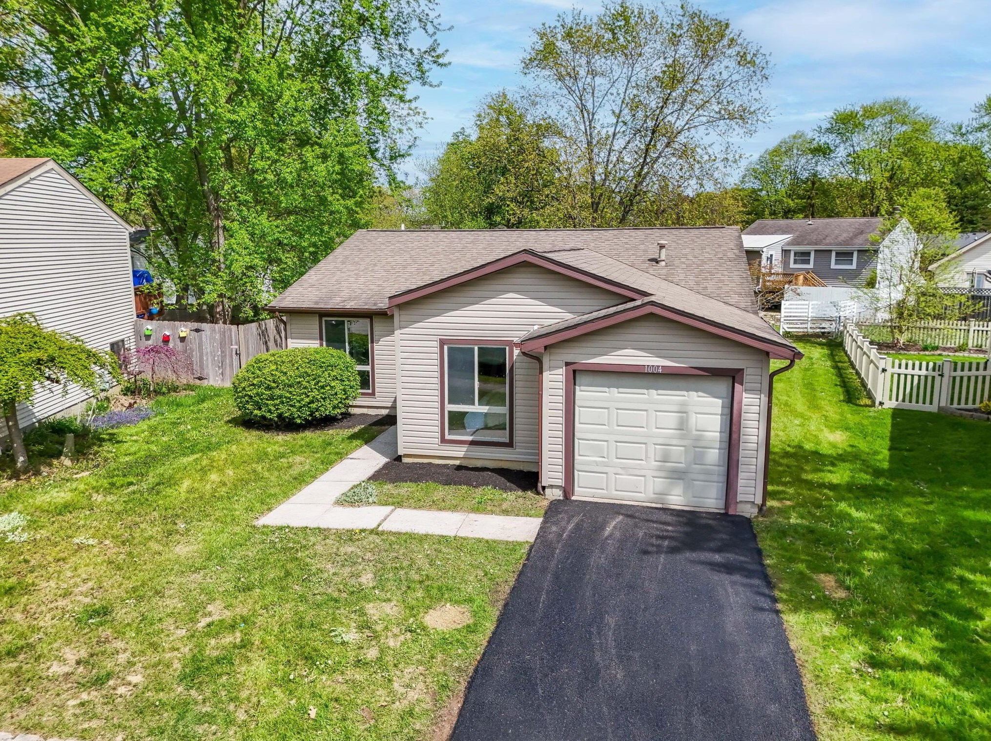 1004 Woodington Rd, Westerville OH  43081-3517 exterior