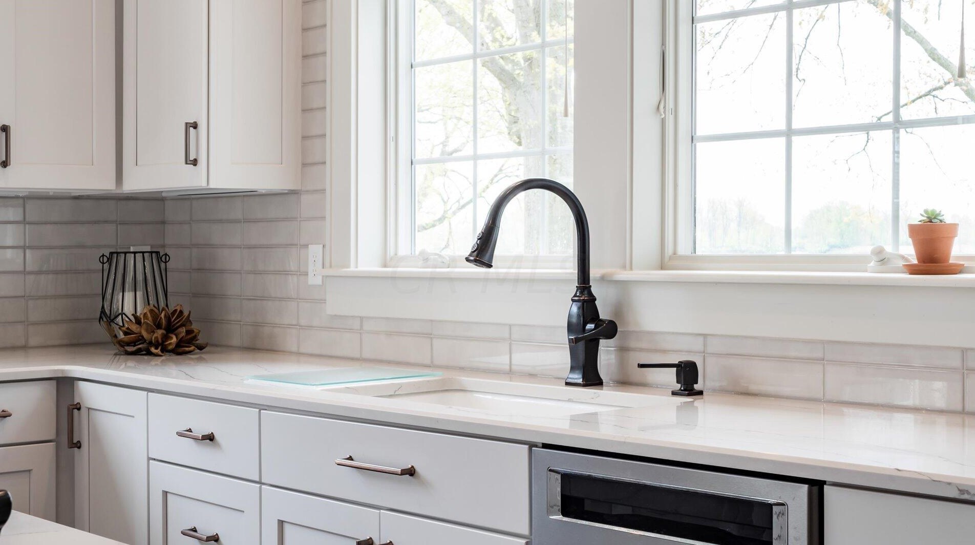 155 Sprague Dr, Hebron OH 43025-9627 exterior