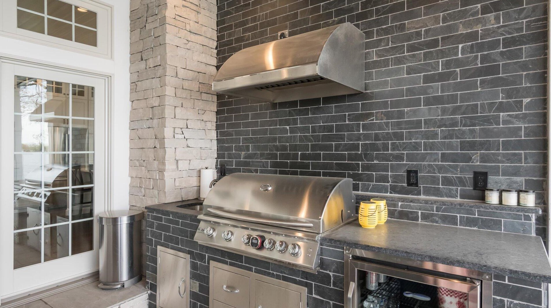 155 Sprague Dr, Hebron OH 43025-9627 exterior