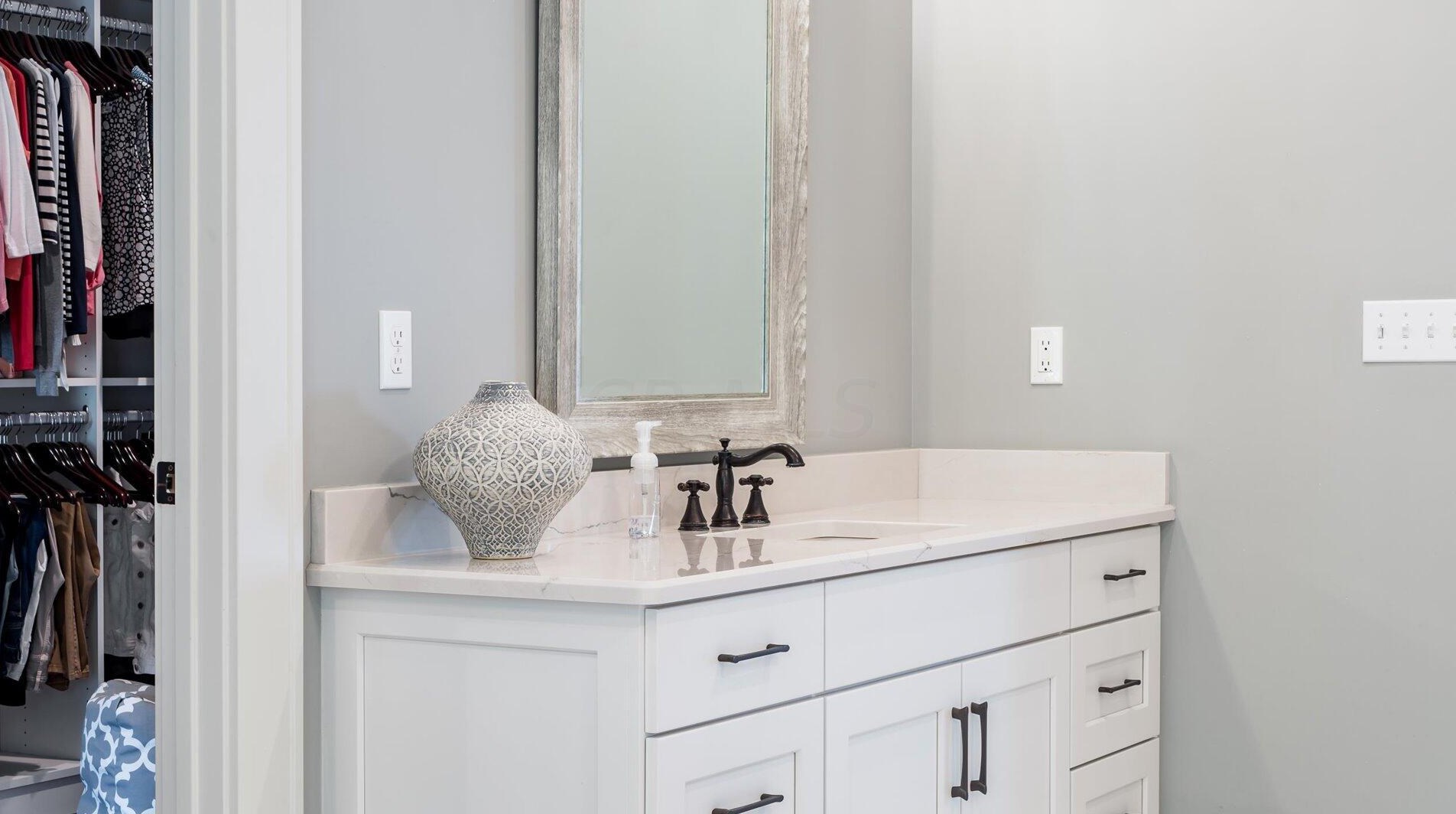 155 Sprague Dr, Hebron OH 43025-9627 exterior