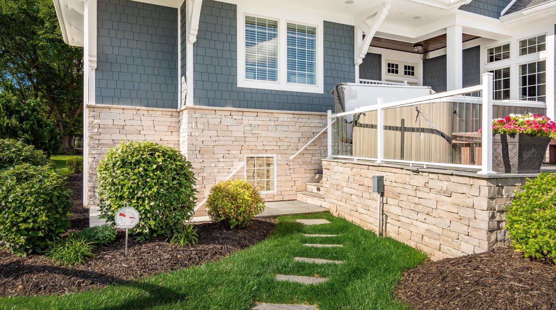 155 Sprague Dr, Hebron OH 43025-9627 exterior