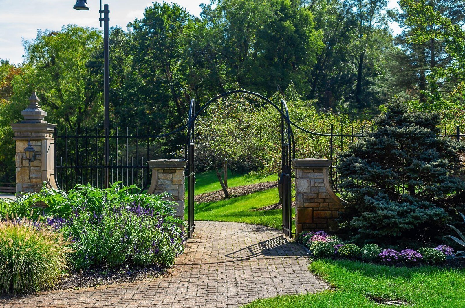 438 Mainsail Dr, Westerville OH  43081-2745 exterior