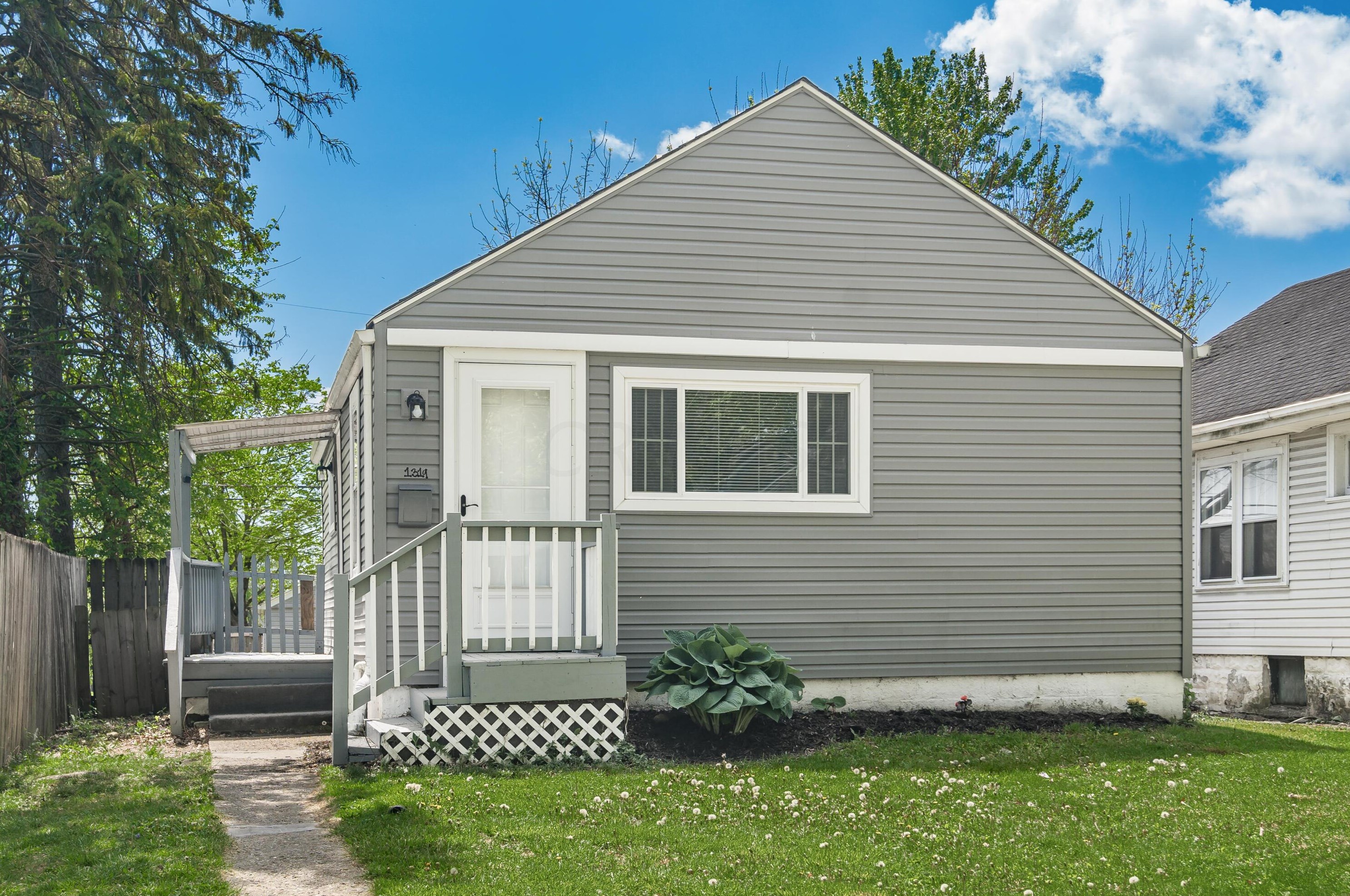 1319 Genessee Ave, Columbus OH 43211-1432 exterior